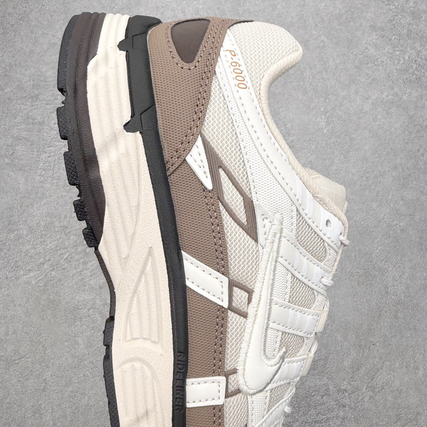 图片[6]-NK P-6000 系列低帮复古老爹风休闲运动舒适慢跑鞋 IO1904-104 融合 Pegasus 过往运动鞋设计 助力 21 世纪早期跑步运动跃升时尚新高度 采用透气网眼布、运动风格线条和耐穿覆面 兼具吸睛外观和舒适感受 中底泡绵以田径赛道为灵感 打造厚实设计 缔造出众缓震性能 尺码：36 36.5 37.5 38 38.5 39 40 40.5 41 42 42.5 43 44 44.5 45-选品中心