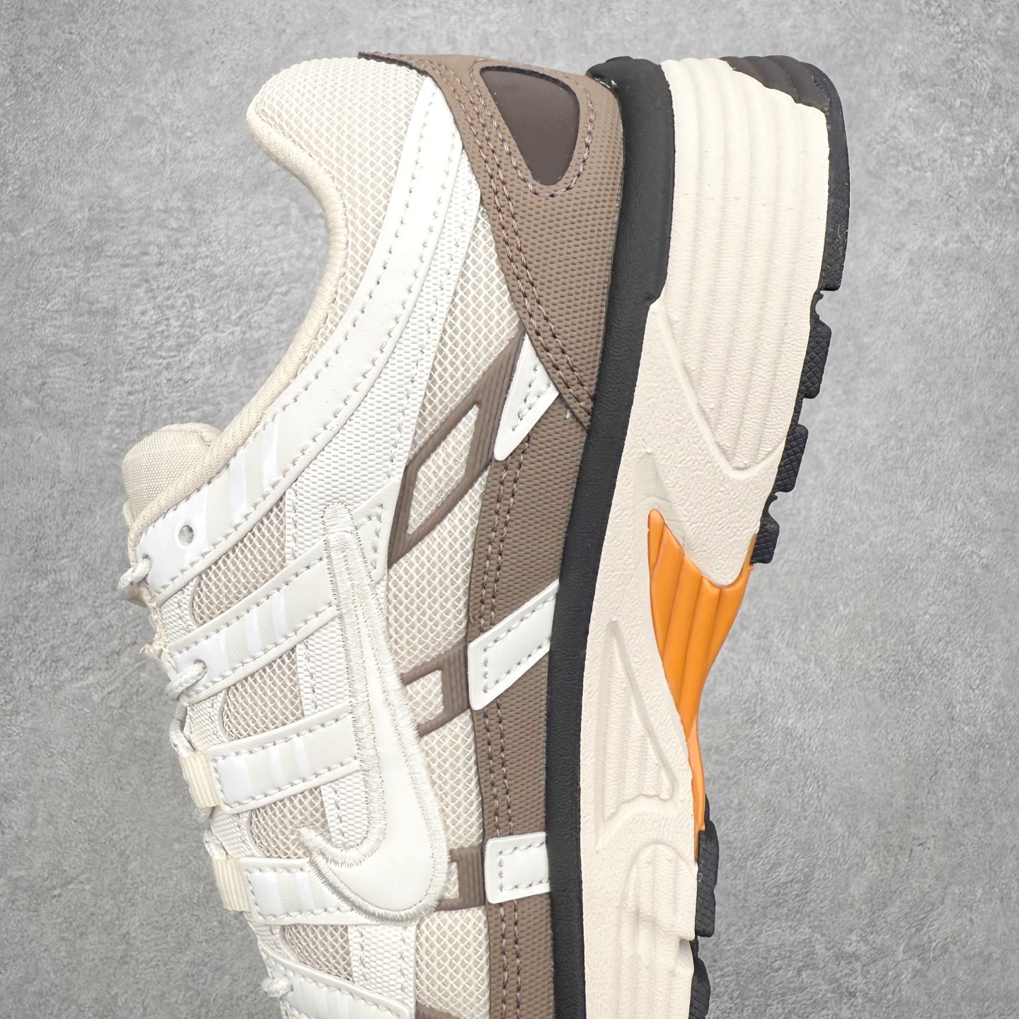 图片[7]-NK P-6000 系列低帮复古老爹风休闲运动舒适慢跑鞋 IO1904-104 融合 Pegasus 过往运动鞋设计 助力 21 世纪早期跑步运动跃升时尚新高度 采用透气网眼布、运动风格线条和耐穿覆面 兼具吸睛外观和舒适感受 中底泡绵以田径赛道为灵感 打造厚实设计 缔造出众缓震性能 尺码：36 36.5 37.5 38 38.5 39 40 40.5 41 42 42.5 43 44 44.5 45-选品中心