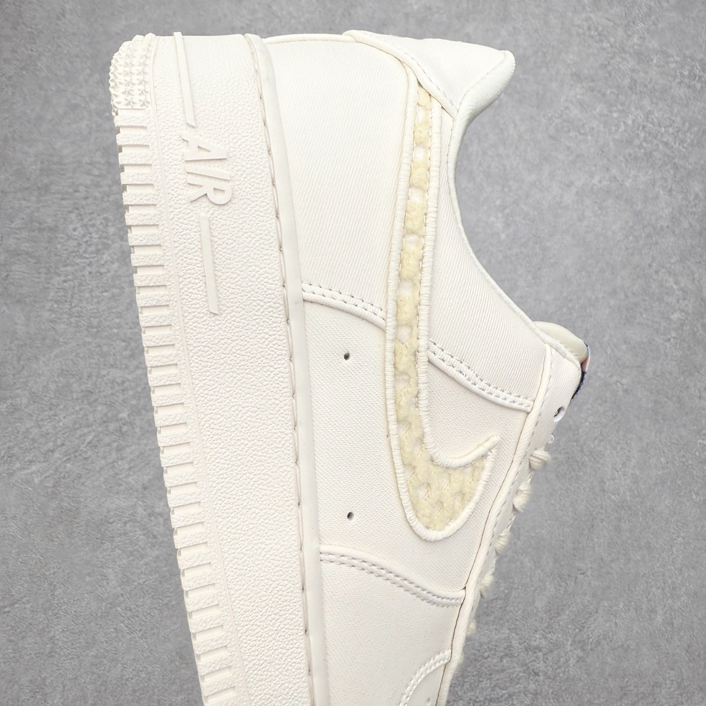 图片[6]-NK Air Force 1´07 Low 空军一号低帮百搭休闲运动板鞋 IH7351-010 柔软、弹性十足的缓震性能和出色的中底设计 横跨复古与现代的外型结合 造就出风靡全球 三十多年的Force 1 直到今天还深受青睐 实拍调校N版已经零色差零失真 百分百还原实物色彩所见即所得 不存在货不对板色差等低级问题 选购参考实物拍摄 不混卖不参货 只用心做好货严格选品 承诺混一赔十 尺码：36 36.5 37.5 38 38.5 39 40 40.5 41 42 42.5 43 44 44.5 45-选品中心