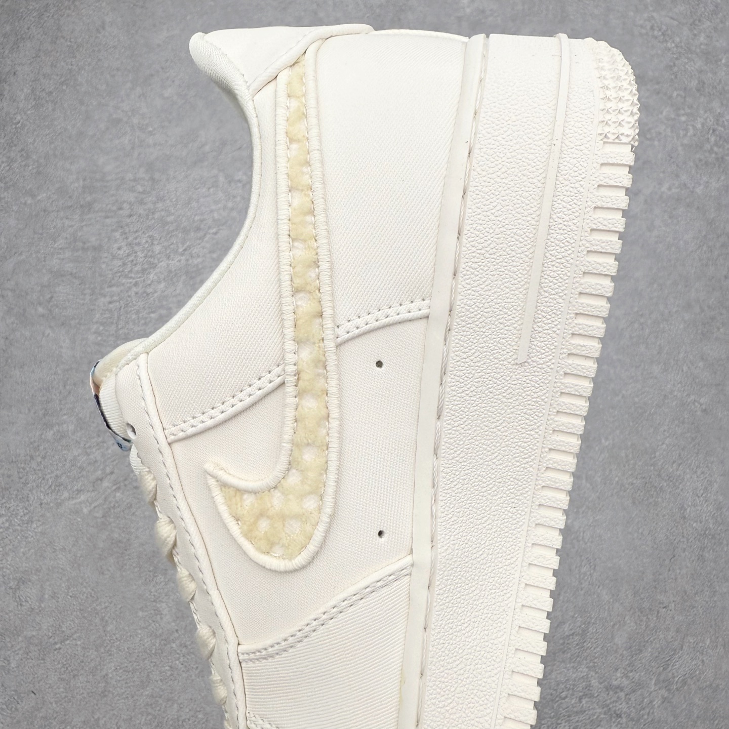 图片[7]-NK Air Force 1´07 Low 空军一号低帮百搭休闲运动板鞋 IH7351-010 柔软、弹性十足的缓震性能和出色的中底设计 横跨复古与现代的外型结合 造就出风靡全球 三十多年的Force 1 直到今天还深受青睐 实拍调校N版已经零色差零失真 百分百还原实物色彩所见即所得 不存在货不对板色差等低级问题 选购参考实物拍摄 不混卖不参货 只用心做好货严格选品 承诺混一赔十 尺码：36 36.5 37.5 38 38.5 39 40 40.5 41 42 42.5 43 44 44.5 45-选品中心