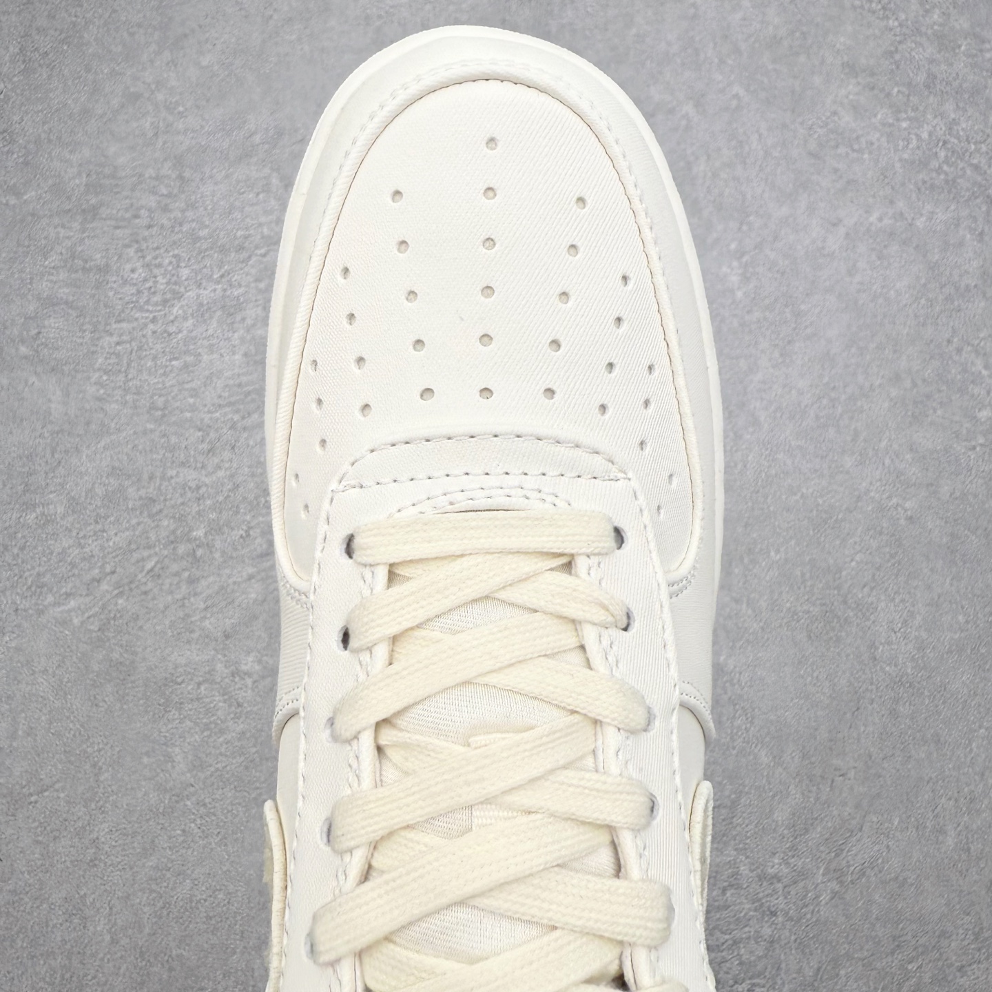 图片[4]-NK Air Force 1´07 Low 空军一号低帮百搭休闲运动板鞋 IH7351-010 柔软、弹性十足的缓震性能和出色的中底设计 横跨复古与现代的外型结合 造就出风靡全球 三十多年的Force 1 直到今天还深受青睐 实拍调校N版已经零色差零失真 百分百还原实物色彩所见即所得 不存在货不对板色差等低级问题 选购参考实物拍摄 不混卖不参货 只用心做好货严格选品 承诺混一赔十 尺码：36 36.5 37.5 38 38.5 39 40 40.5 41 42 42.5 43 44 44.5 45-选品中心