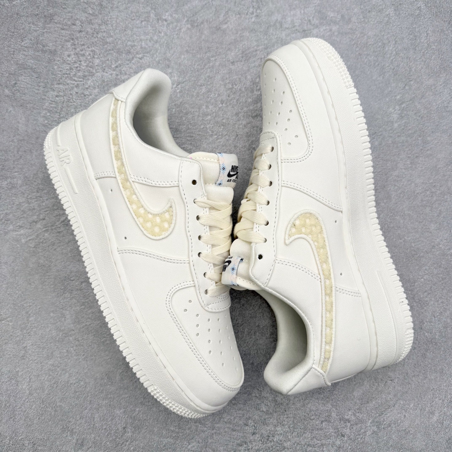 图片[3]-NK Air Force 1´07 Low 空军一号低帮百搭休闲运动板鞋 IH7351-010 柔软、弹性十足的缓震性能和出色的中底设计 横跨复古与现代的外型结合 造就出风靡全球 三十多年的Force 1 直到今天还深受青睐 实拍调校N版已经零色差零失真 百分百还原实物色彩所见即所得 不存在货不对板色差等低级问题 选购参考实物拍摄 不混卖不参货 只用心做好货严格选品 承诺混一赔十 尺码：36 36.5 37.5 38 38.5 39 40 40.5 41 42 42.5 43 44 44.5 45-选品中心