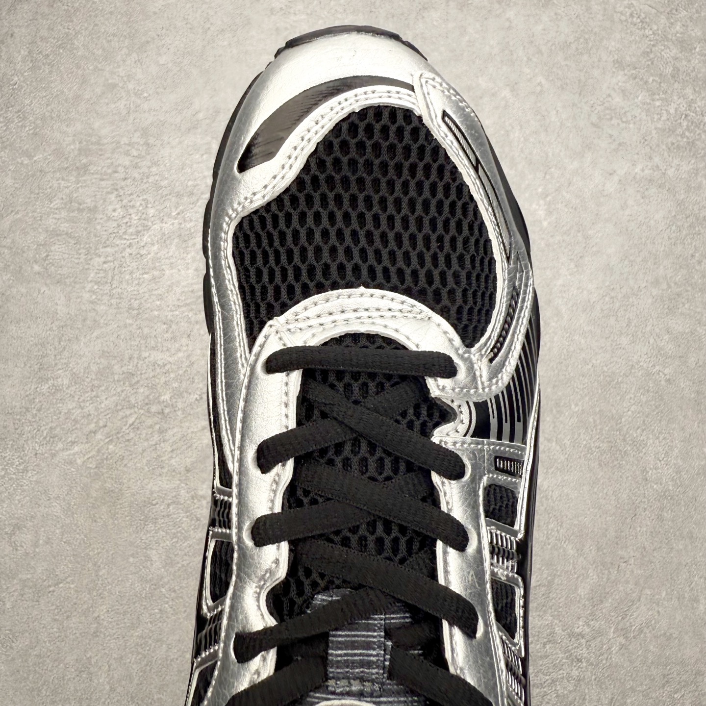 图片[4]-Asics Gel Kayano 12.1 亚瑟士卡亚诺12.1代系列低帮轻量缓震休闲运动跑步鞋 采用环保太空合成革配合透气网眼布鞋面材质 中底3D可视GEL缓震胶效果 升级EVA全新缓震中底部位科技组合耐磨橡胶外底片 尺码：36 37 37.5 38 39 39.5 40.5 41.5 42 42.5 43.5 44 44.5 45-选品中心