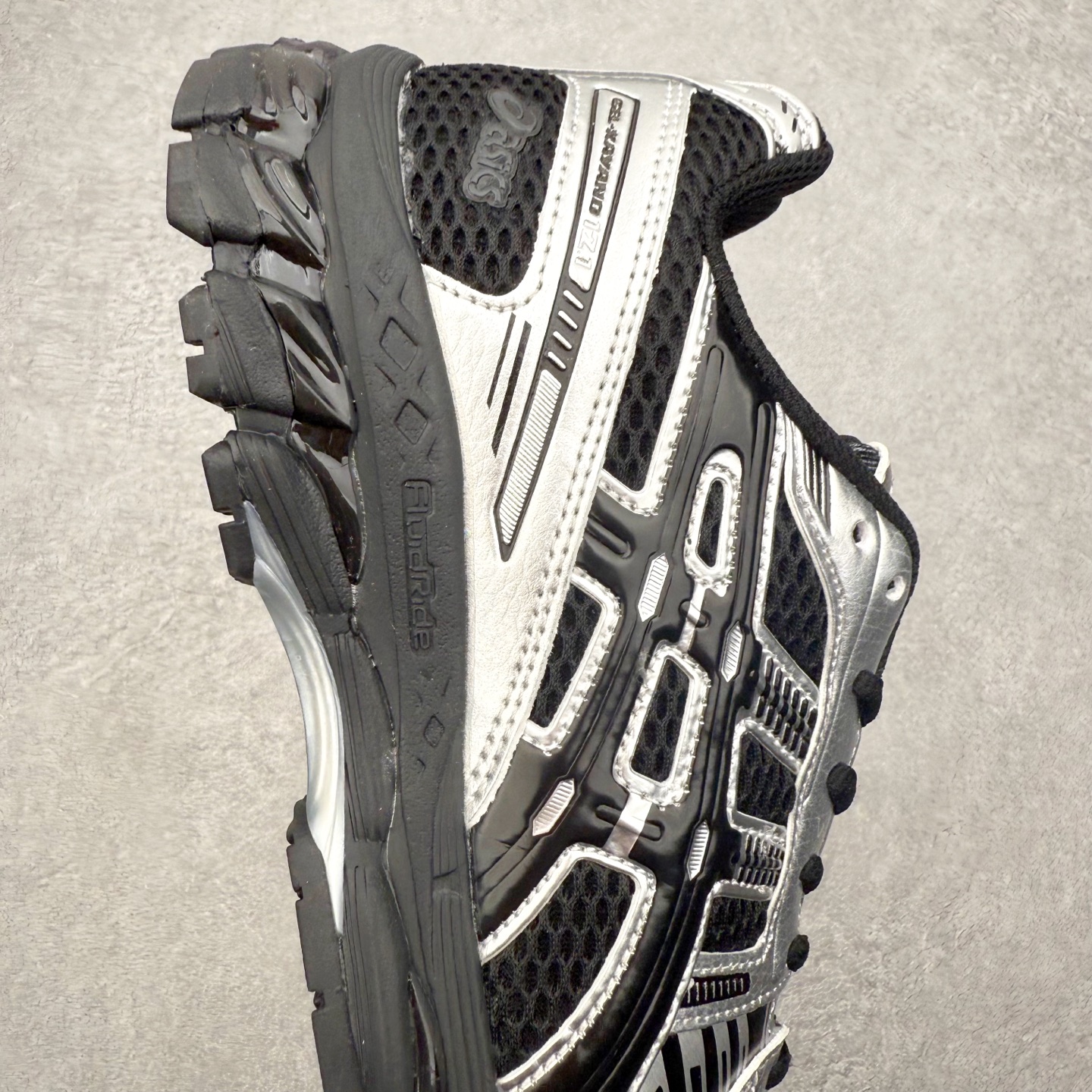 图片[6]-Asics Gel Kayano 12.1 亚瑟士卡亚诺12.1代系列低帮轻量缓震休闲运动跑步鞋 采用环保太空合成革配合透气网眼布鞋面材质 中底3D可视GEL缓震胶效果 升级EVA全新缓震中底部位科技组合耐磨橡胶外底片 尺码：36 37 37.5 38 39 39.5 40.5 41.5 42 42.5 43.5 44 44.5 45-选品中心