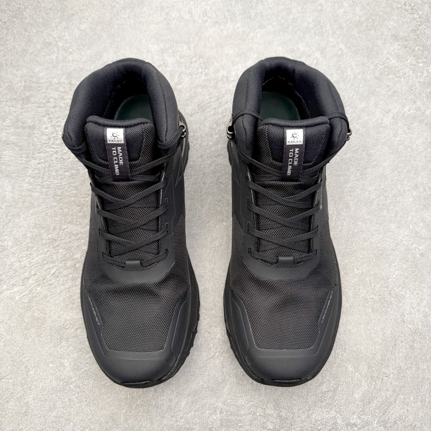 图片[2]-＃K版 凯乐石KAILAS 界山 GTX MID 时尚舒适简约经典潮流 耐磨防水 高帮 徒步鞋 KAILAS凯乐石品牌是全球三大全系攀登品牌之一，于2003年创立于中国广州，致力于为有攀登梦想的户外运动员及爱好者，研发制造功能性专业装备，满足他们在极限环境下安全舒适的需求，凯乐石专注于科技面料的开发及专业功能设计，产品线覆盖登山、攀岩、徒步、越野跑山、露营、旅行等多项户外运动，通过运动员的测试反馈，不断进化迭代，产品荣获国内外大奖71座，发明专利21个，更突破性的自主研发攀登器械，打造出中国的攀登硬实力。实拍调校N版已经零色差零失真 百分百还原实物色彩所见即所得 不存在货不对板色差等低级问题 选购参考实物拍摄 不混卖不参货 只用心做好货严格选品 承诺混一赔十 尺码：36 36.5 37.5 38 38.5 39 40 40.5 41 42 42.5 43 44 44.5 45-选品中心