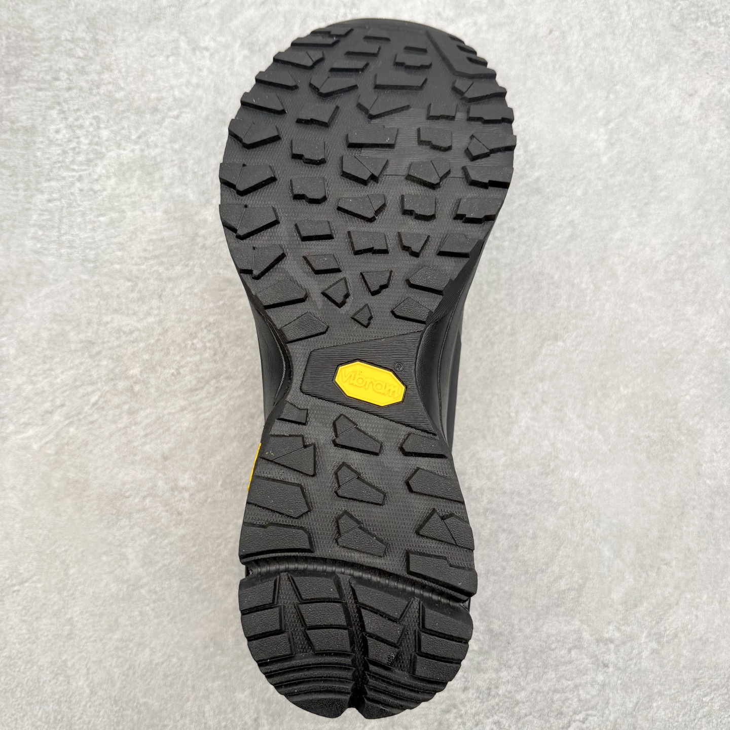 图片[9]-＃K版 凯乐石KAILAS 界山 GTX MID 时尚舒适简约经典潮流 耐磨防水 高帮 徒步鞋 KAILAS凯乐石品牌是全球三大全系攀登品牌之一，于2003年创立于中国广州，致力于为有攀登梦想的户外运动员及爱好者，研发制造功能性专业装备，满足他们在极限环境下安全舒适的需求，凯乐石专注于科技面料的开发及专业功能设计，产品线覆盖登山、攀岩、徒步、越野跑山、露营、旅行等多项户外运动，通过运动员的测试反馈，不断进化迭代，产品荣获国内外大奖71座，发明专利21个，更突破性的自主研发攀登器械，打造出中国的攀登硬实力。实拍调校N版已经零色差零失真 百分百还原实物色彩所见即所得 不存在货不对板色差等低级问题 选购参考实物拍摄 不混卖不参货 只用心做好货严格选品 承诺混一赔十 尺码：36 36.5 37.5 38 38.5 39 40 40.5 41 42 42.5 43 44 44.5 45-选品中心