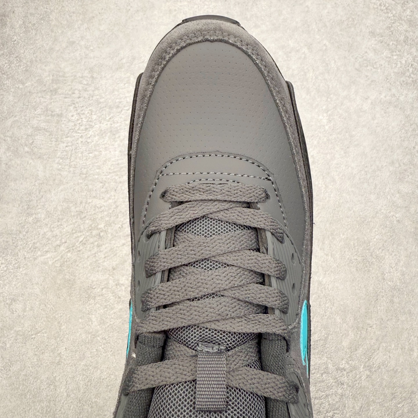 图片[4]-＃MX版 NK Air MAX 90 气垫复古减震跑步鞋 IF0670-002 经典重温 独家陆续补货 外单专供大厂出品 品质稳定 一百余色 终端操作 Air Max 90于1990年推出 来自Air Max系列 在Air Max 1的基础上改进而得 增加了气垫面积 外型上也更为流线 最特別的就是加入了菱纹塑胶嵌板 为Air Max 90增添了许多潮流气息 皮革鞋面 造就出色耐穿性和支撑力 Max Air缓震配置搭配泡棉中底 令Air Max 90轻盈而舒适 华夫格橡胶外底 铸就Air Max 90非凡的抓地力 而Air Max 90不仅是一双跑鞋 它成功跨越了时间的演进 成为了球鞋文化与潮流圈中最熟为人知的鞋款之一 尺码：36 36.5 37.5 38 38.5 39 40 40.5 41 42 42.5 43 44 44.5 45-选品中心