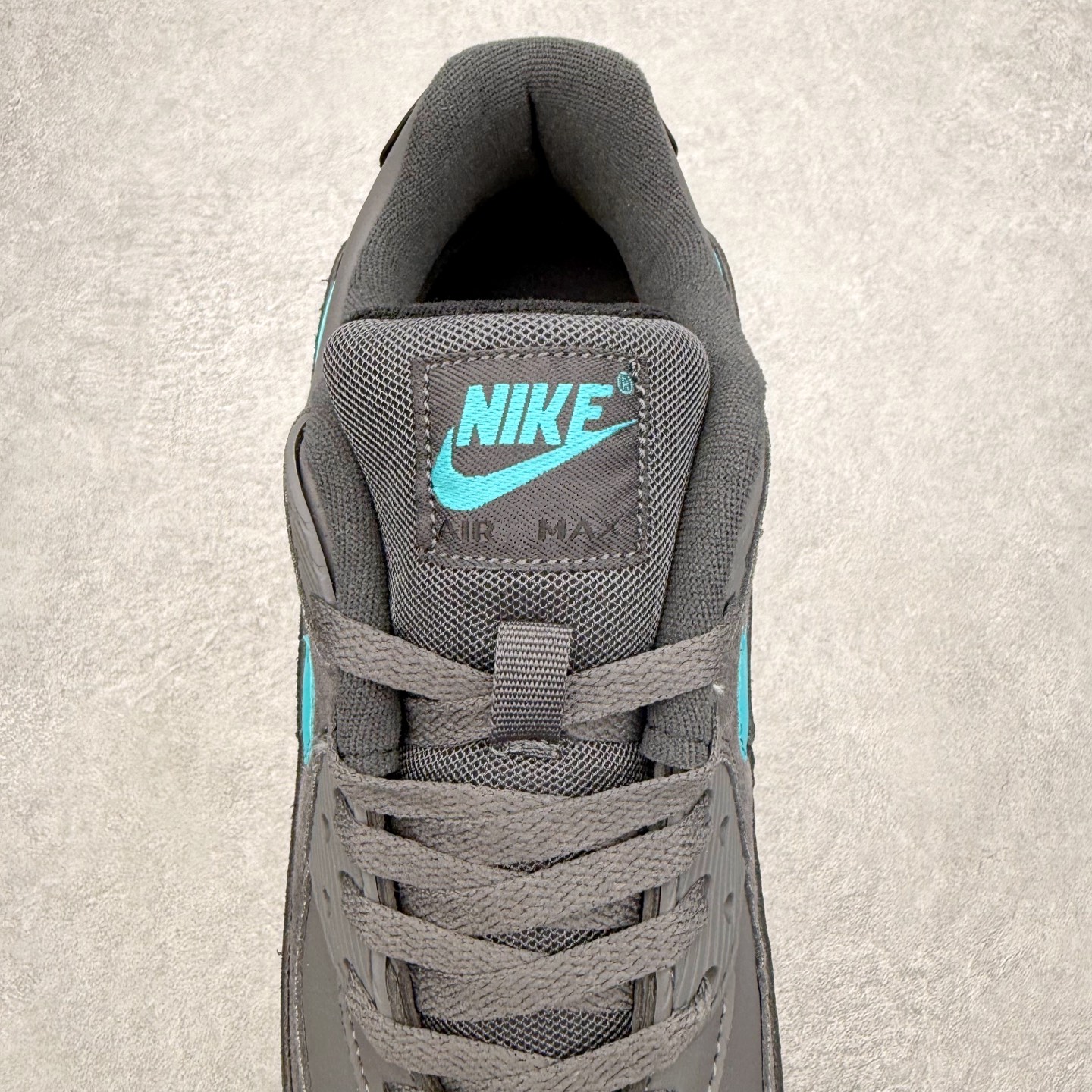 图片[5]-＃MX版 NK Air MAX 90 气垫复古减震跑步鞋 IF0670-002 经典重温 独家陆续补货 外单专供大厂出品 品质稳定 一百余色 终端操作 Air Max 90于1990年推出 来自Air Max系列 在Air Max 1的基础上改进而得 增加了气垫面积 外型上也更为流线 最特別的就是加入了菱纹塑胶嵌板 为Air Max 90增添了许多潮流气息 皮革鞋面 造就出色耐穿性和支撑力 Max Air缓震配置搭配泡棉中底 令Air Max 90轻盈而舒适 华夫格橡胶外底 铸就Air Max 90非凡的抓地力 而Air Max 90不仅是一双跑鞋 它成功跨越了时间的演进 成为了球鞋文化与潮流圈中最熟为人知的鞋款之一 尺码：36 36.5 37.5 38 38.5 39 40 40.5 41 42 42.5 43 44 44.5 45-选品中心