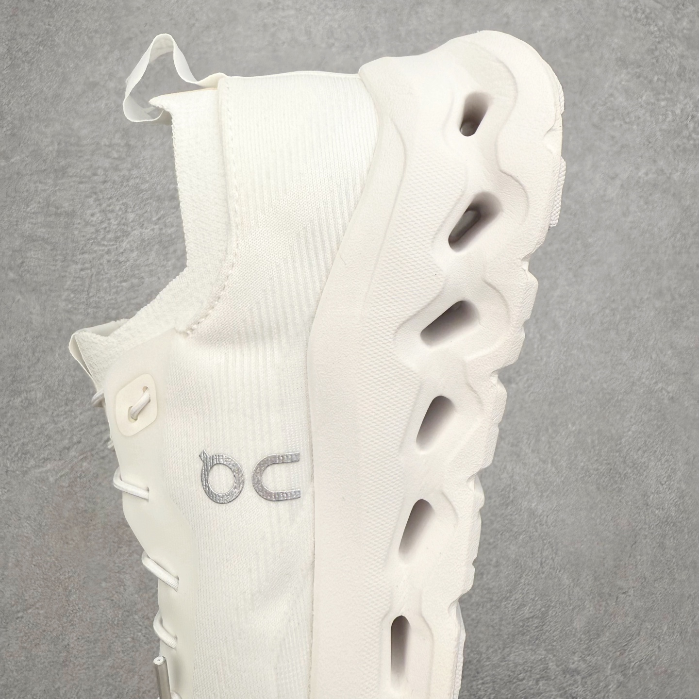 图片[7]-＃福利特价 LOEWE x On Cloudtilt 2.0 昂跑罗意威联名 圆头系带生活休闲鞋 此运动品牌 开创于2010年 缓震着陆、强效回弹、轻柔质感的设计构思始终是ON研制关键 与此同时基于“为全球提供革新性的跑步感受”信念 陆续推出了多款跑鞋及其以专业运动人体跑步工程学为设计关键的功能性跑步服饰设备 让跑者不费力气地畅快畅跑 尺码：36 36.5 37.5 38 38.5 39 40 40.5 41 42 42.5 43 44 44.5 45-选品中心