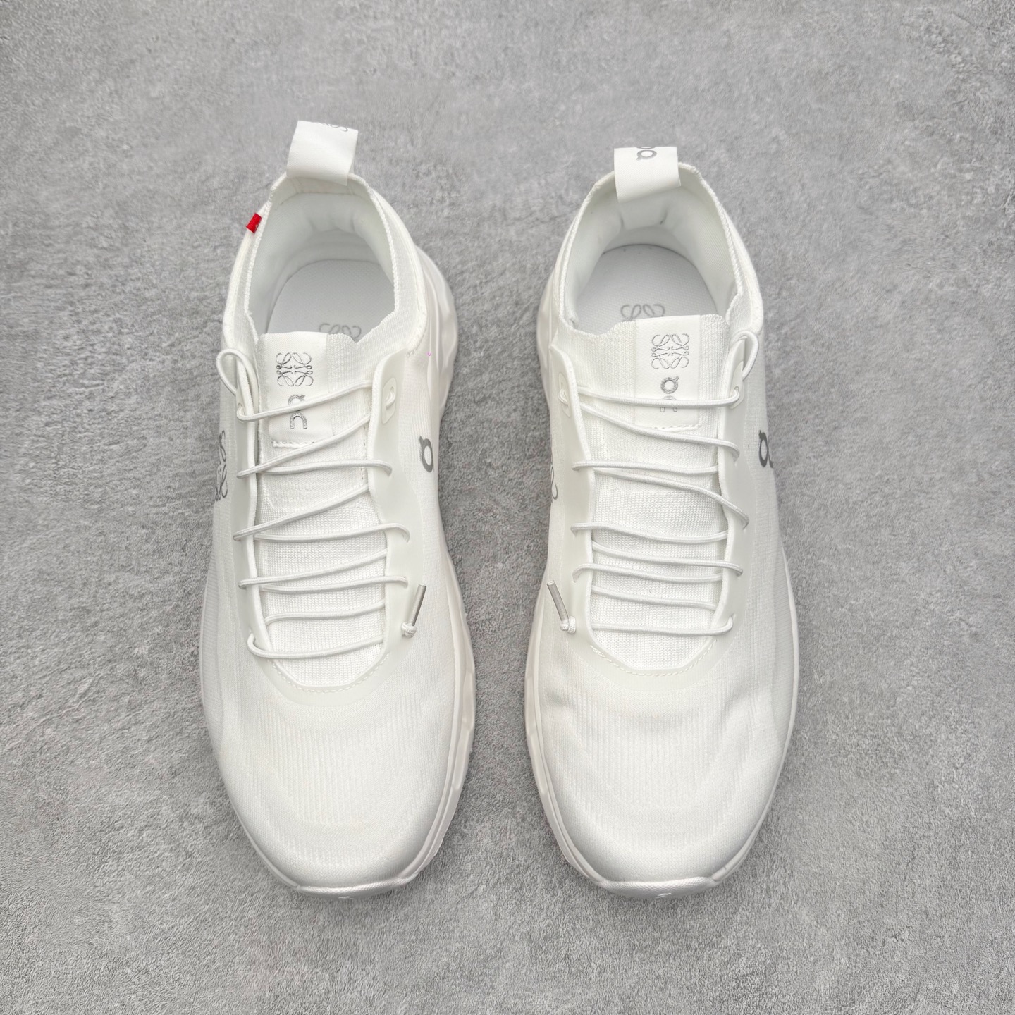 图片[2]-＃福利特价 LOEWE x On Cloudtilt 2.0 昂跑罗意威联名 圆头系带生活休闲鞋 此运动品牌 开创于2010年 缓震着陆、强效回弹、轻柔质感的设计构思始终是ON研制关键 与此同时基于“为全球提供革新性的跑步感受”信念 陆续推出了多款跑鞋及其以专业运动人体跑步工程学为设计关键的功能性跑步服饰设备 让跑者不费力气地畅快畅跑 尺码：36 36.5 37.5 38 38.5 39 40 40.5 41 42 42.5 43 44 44.5 45-选品中心