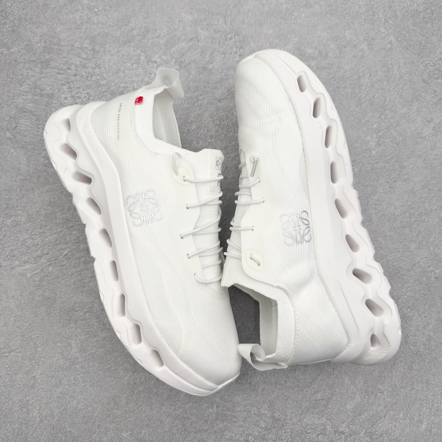 图片[3]-＃福利特价 LOEWE x On Cloudtilt 2.0 昂跑罗意威联名 圆头系带生活休闲鞋 此运动品牌 开创于2010年 缓震着陆、强效回弹、轻柔质感的设计构思始终是ON研制关键 与此同时基于“为全球提供革新性的跑步感受”信念 陆续推出了多款跑鞋及其以专业运动人体跑步工程学为设计关键的功能性跑步服饰设备 让跑者不费力气地畅快畅跑 尺码：36 36.5 37.5 38 38.5 39 40 40.5 41 42 42.5 43 44 44.5 45-选品中心