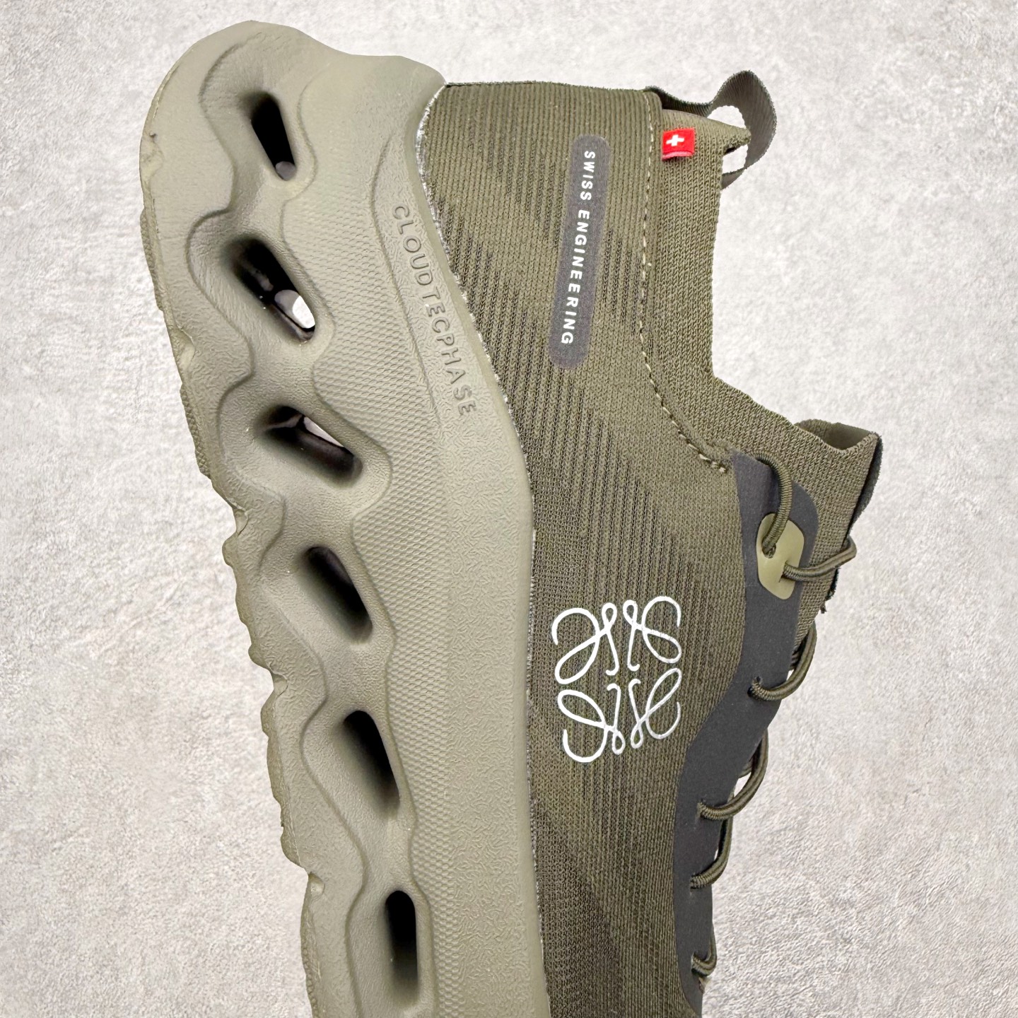 图片[6]-＃福利特价 LOEWE x On Cloudtilt 2.0 昂跑罗意威联名 圆头系带生活休闲鞋 此运动品牌 开创于2010年 缓震着陆、强效回弹、轻柔质感的设计构思始终是ON研制关键 与此同时基于“为全球提供革新性的跑步感受”信念 陆续推出了多款跑鞋及其以专业运动人体跑步工程学为设计关键的功能性跑步服饰设备 让跑者不费力气地畅快畅跑 尺码：36 36.5 37.5 38 38.5 39 40 40.5 41 42 42.5 43 44 44.5 45-选品中心