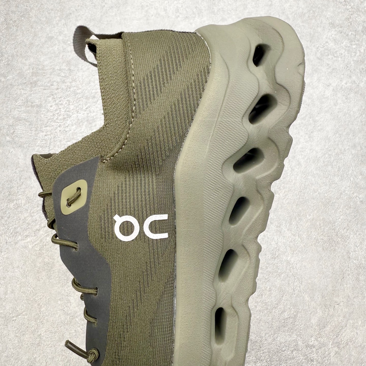 图片[7]-＃福利特价 LOEWE x On Cloudtilt 2.0 昂跑罗意威联名 圆头系带生活休闲鞋 此运动品牌 开创于2010年 缓震着陆、强效回弹、轻柔质感的设计构思始终是ON研制关键 与此同时基于“为全球提供革新性的跑步感受”信念 陆续推出了多款跑鞋及其以专业运动人体跑步工程学为设计关键的功能性跑步服饰设备 让跑者不费力气地畅快畅跑 尺码：36 36.5 37.5 38 38.5 39 40 40.5 41 42 42.5 43 44 44.5 45-选品中心