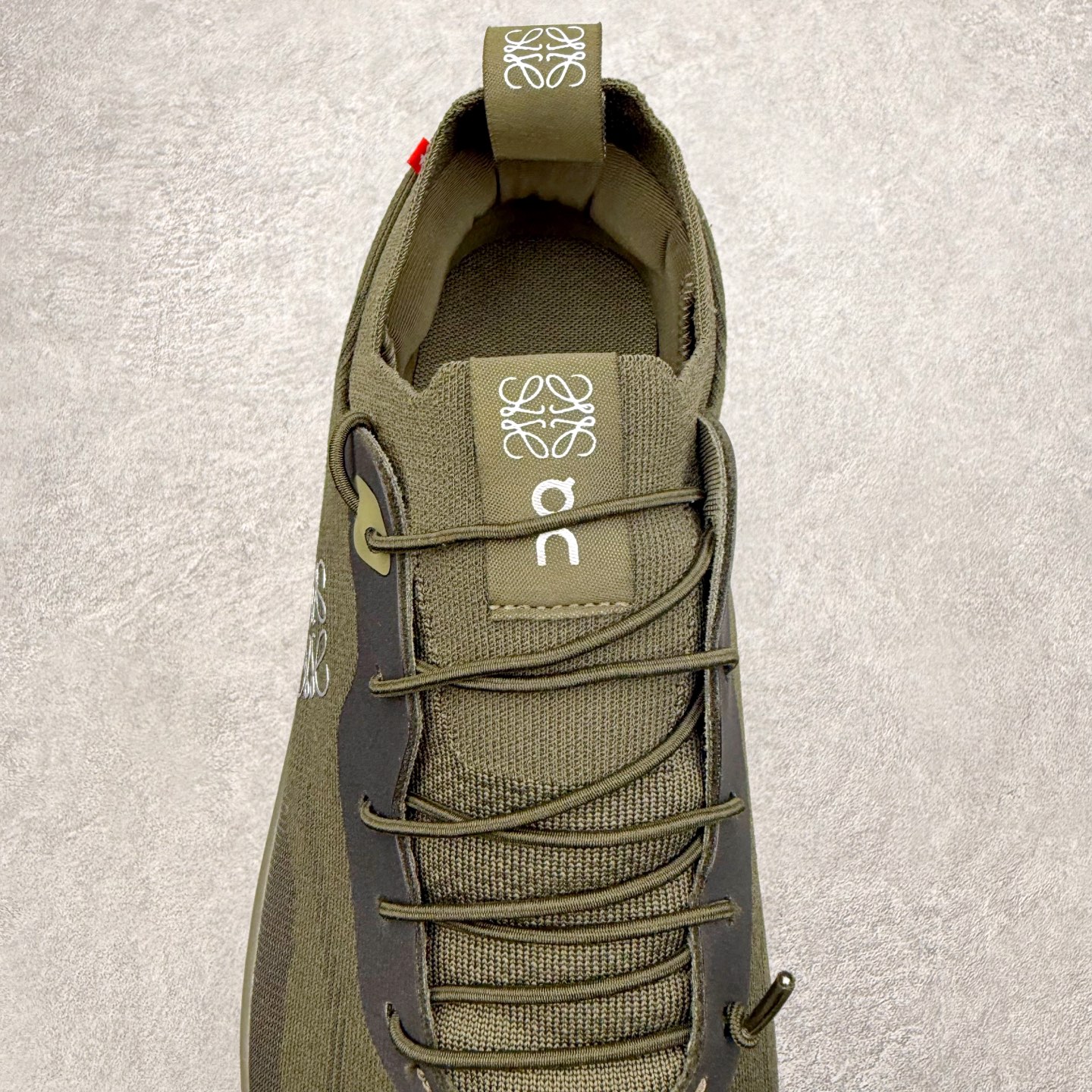 图片[5]-＃福利特价 LOEWE x On Cloudtilt 2.0 昂跑罗意威联名 圆头系带生活休闲鞋 此运动品牌 开创于2010年 缓震着陆、强效回弹、轻柔质感的设计构思始终是ON研制关键 与此同时基于“为全球提供革新性的跑步感受”信念 陆续推出了多款跑鞋及其以专业运动人体跑步工程学为设计关键的功能性跑步服饰设备 让跑者不费力气地畅快畅跑 尺码：36 36.5 37.5 38 38.5 39 40 40.5 41 42 42.5 43 44 44.5 45-选品中心