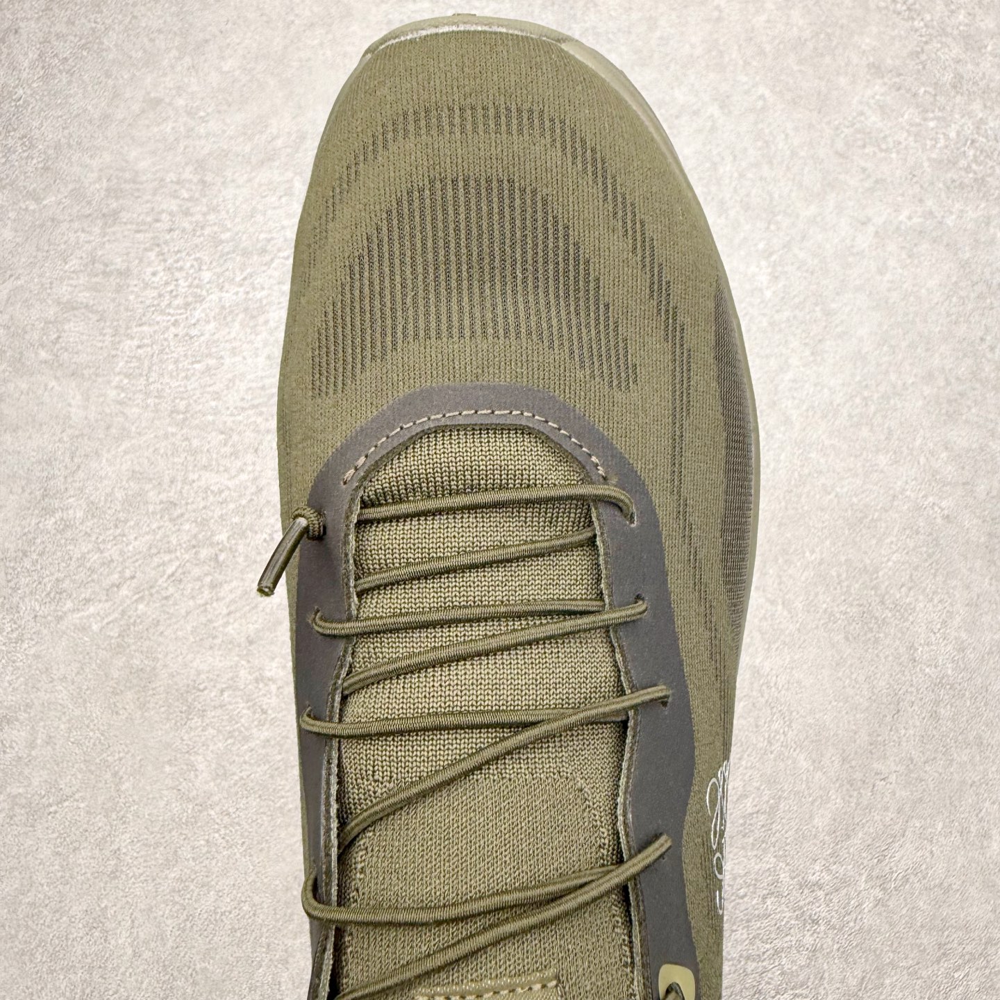 图片[4]-＃福利特价 LOEWE x On Cloudtilt 2.0 昂跑罗意威联名 圆头系带生活休闲鞋 此运动品牌 开创于2010年 缓震着陆、强效回弹、轻柔质感的设计构思始终是ON研制关键 与此同时基于“为全球提供革新性的跑步感受”信念 陆续推出了多款跑鞋及其以专业运动人体跑步工程学为设计关键的功能性跑步服饰设备 让跑者不费力气地畅快畅跑 尺码：36 36.5 37.5 38 38.5 39 40 40.5 41 42 42.5 43 44 44.5 45-选品中心