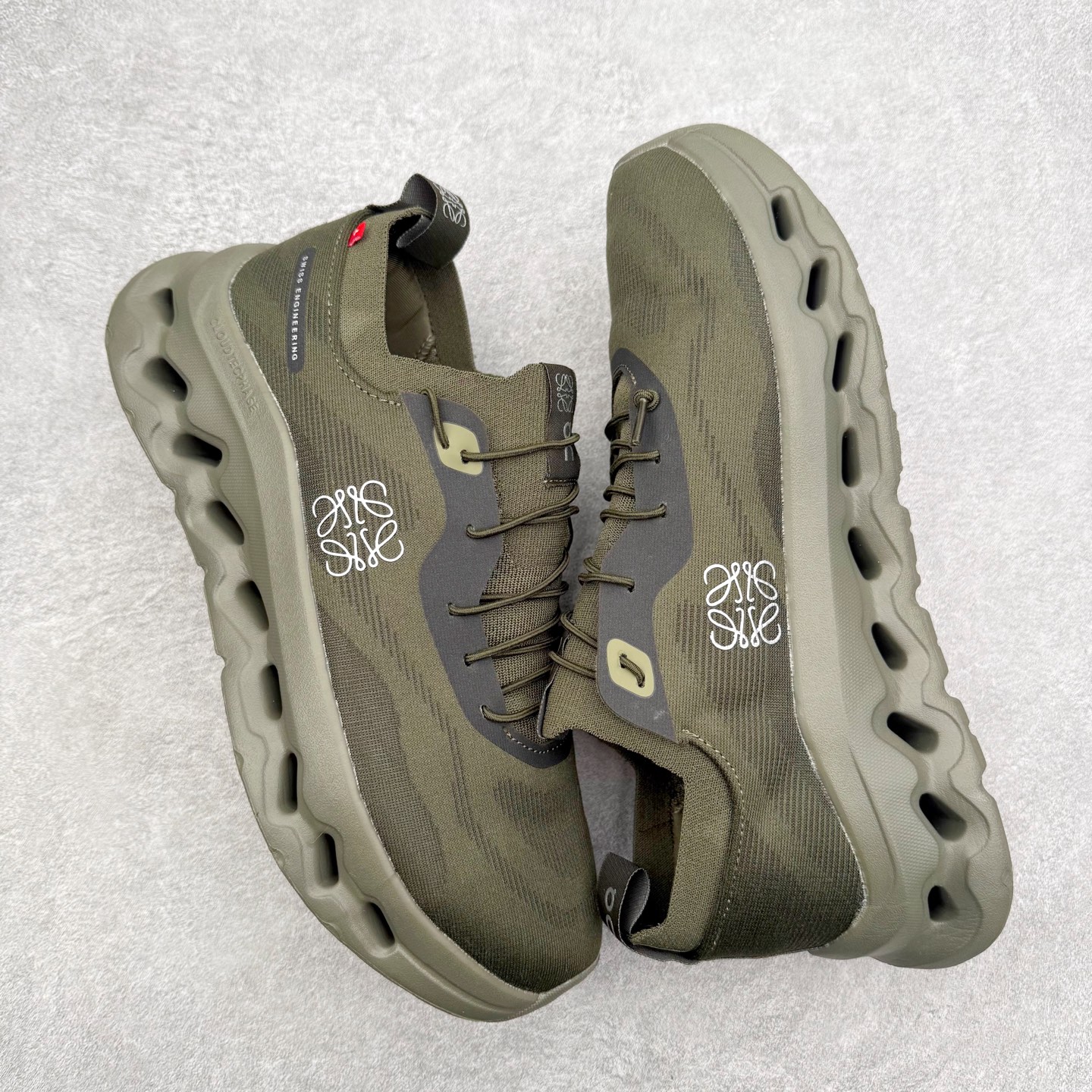 图片[3]-＃福利特价 LOEWE x On Cloudtilt 2.0 昂跑罗意威联名 圆头系带生活休闲鞋 此运动品牌 开创于2010年 缓震着陆、强效回弹、轻柔质感的设计构思始终是ON研制关键 与此同时基于“为全球提供革新性的跑步感受”信念 陆续推出了多款跑鞋及其以专业运动人体跑步工程学为设计关键的功能性跑步服饰设备 让跑者不费力气地畅快畅跑 尺码：36 36.5 37.5 38 38.5 39 40 40.5 41 42 42.5 43 44 44.5 45-选品中心