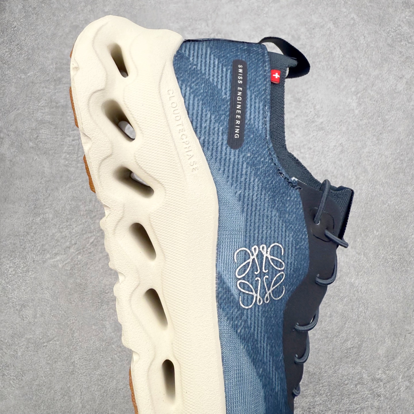 图片[6]-＃福利特价 LOEWE x On Cloudtilt 2.0 昂跑罗意威联名 圆头系带生活休闲鞋 此运动品牌 开创于2010年 缓震着陆、强效回弹、轻柔质感的设计构思始终是ON研制关键 与此同时基于“为全球提供革新性的跑步感受”信念 陆续推出了多款跑鞋及其以专业运动人体跑步工程学为设计关键的功能性跑步服饰设备 让跑者不费力气地畅快畅跑 尺码：36 36.5 37.5 38 38.5 39 40 40.5 41 42 42.5 43 44 44.5 45-选品中心