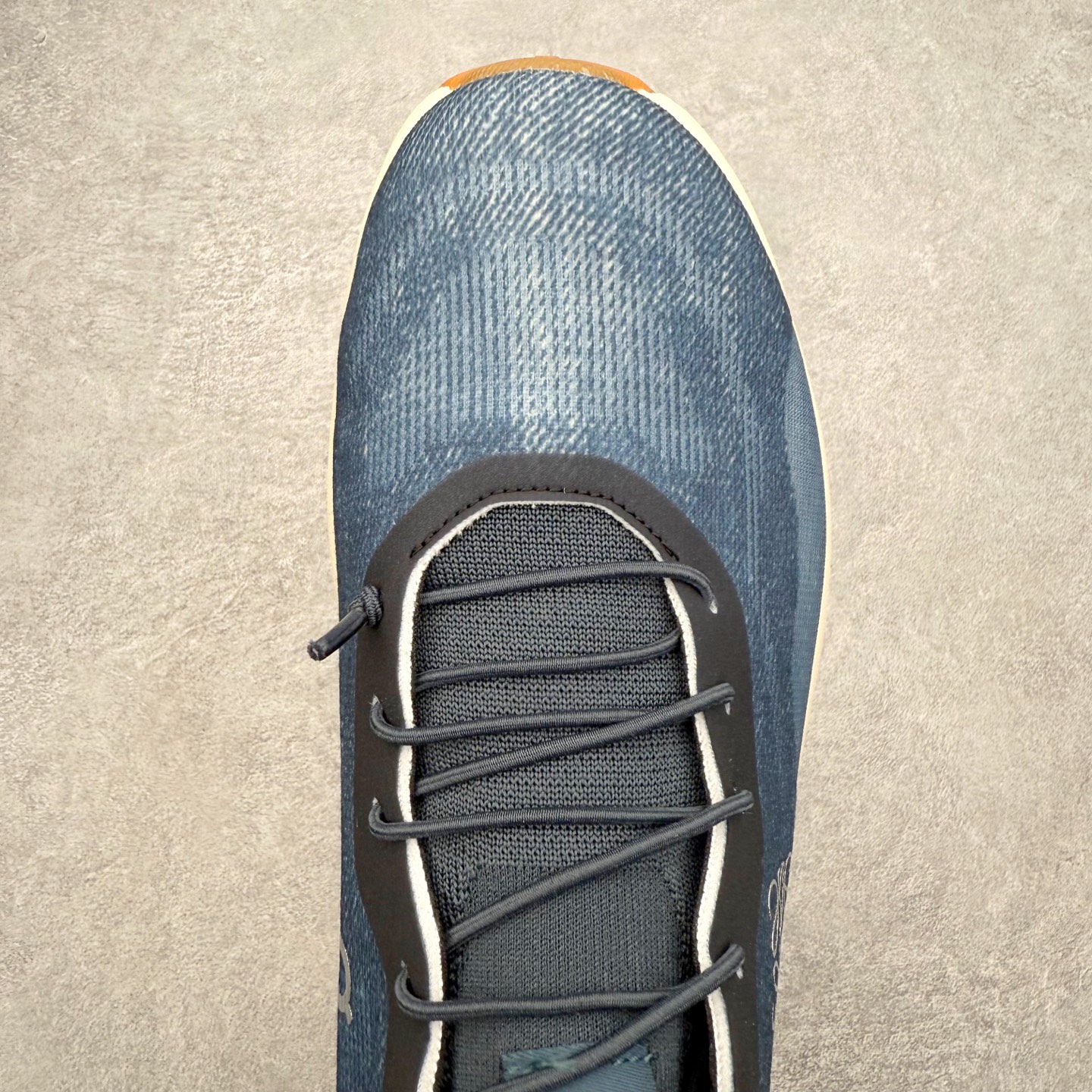 图片[4]-＃福利特价 LOEWE x On Cloudtilt 2.0 昂跑罗意威联名 圆头系带生活休闲鞋 此运动品牌 开创于2010年 缓震着陆、强效回弹、轻柔质感的设计构思始终是ON研制关键 与此同时基于“为全球提供革新性的跑步感受”信念 陆续推出了多款跑鞋及其以专业运动人体跑步工程学为设计关键的功能性跑步服饰设备 让跑者不费力气地畅快畅跑 尺码：36 36.5 37.5 38 38.5 39 40 40.5 41 42 42.5 43 44 44.5 45-选品中心