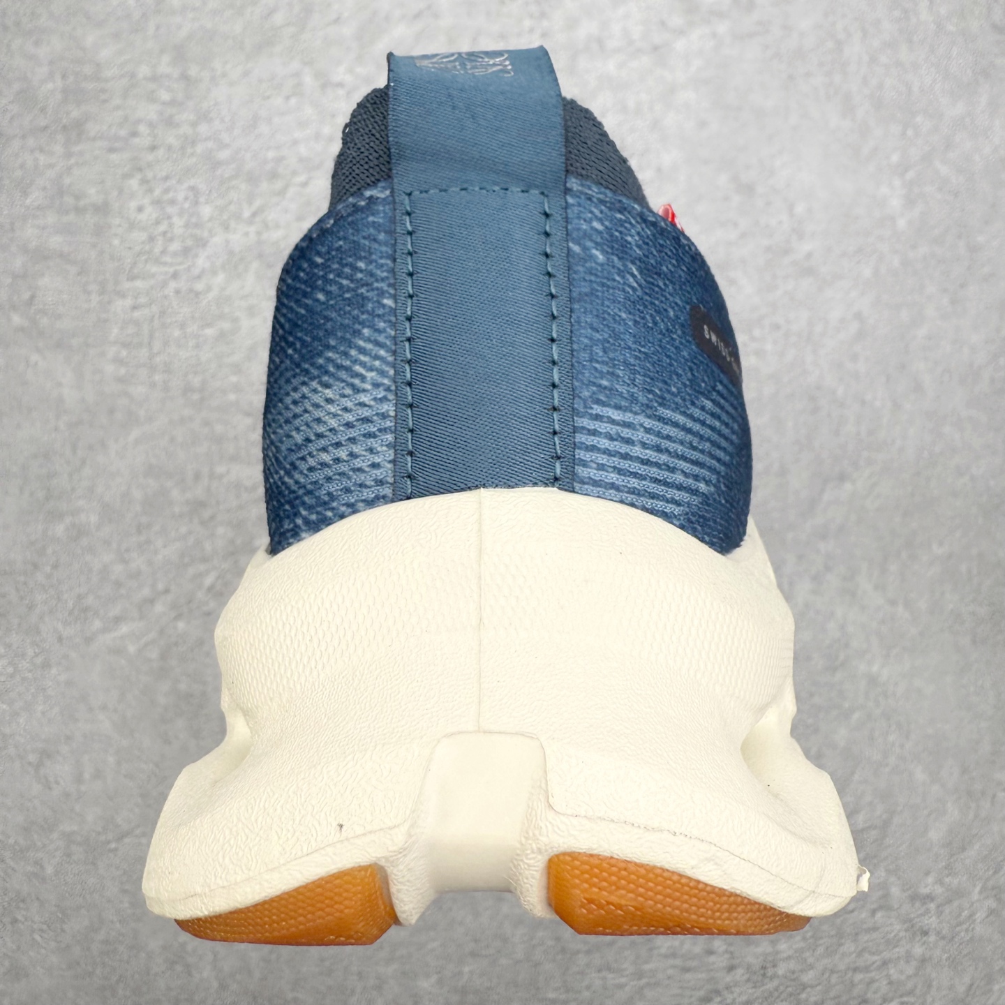 图片[8]-＃福利特价 LOEWE x On Cloudtilt 2.0 昂跑罗意威联名 圆头系带生活休闲鞋 此运动品牌 开创于2010年 缓震着陆、强效回弹、轻柔质感的设计构思始终是ON研制关键 与此同时基于“为全球提供革新性的跑步感受”信念 陆续推出了多款跑鞋及其以专业运动人体跑步工程学为设计关键的功能性跑步服饰设备 让跑者不费力气地畅快畅跑 尺码：36 36.5 37.5 38 38.5 39 40 40.5 41 42 42.5 43 44 44.5 45-选品中心