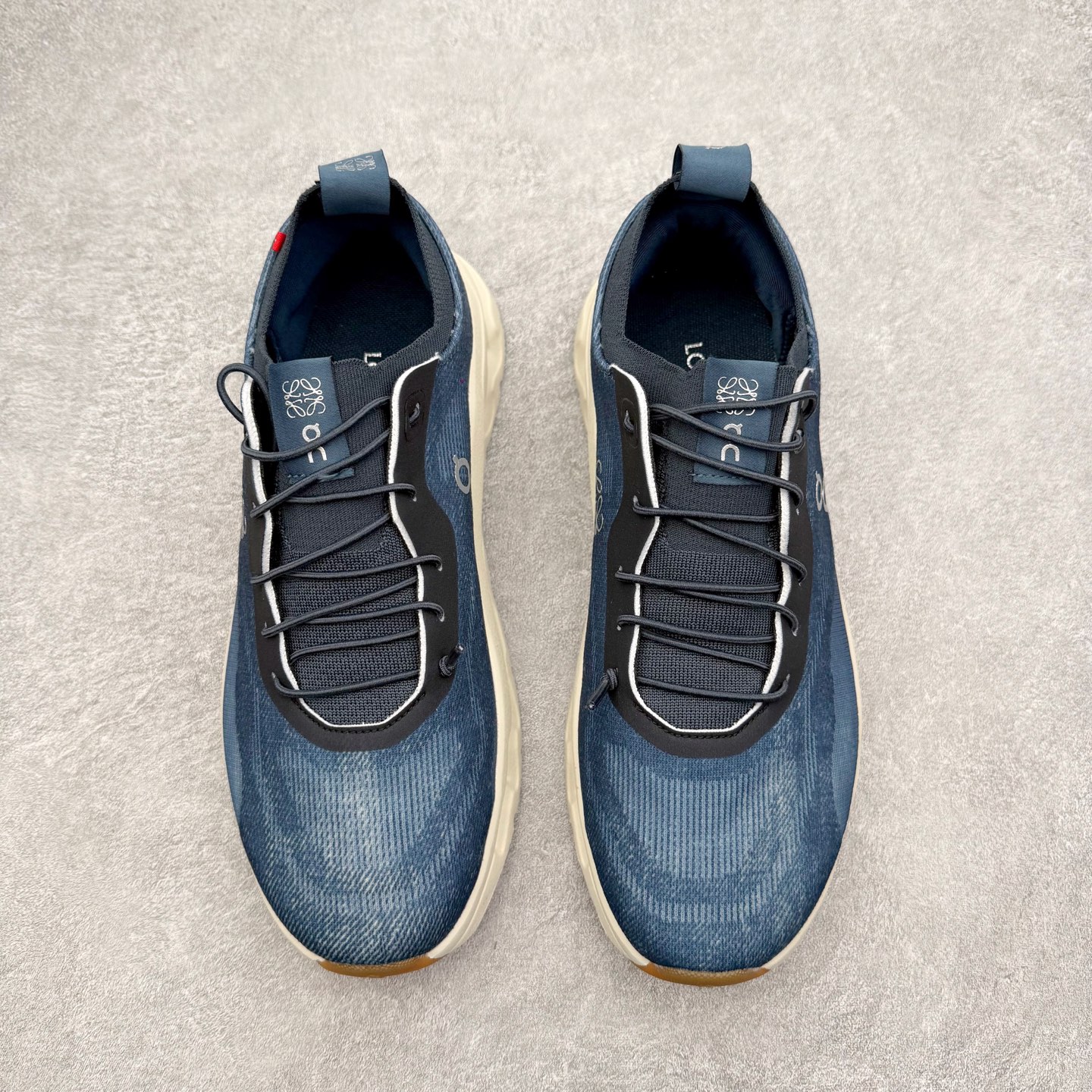 图片[2]-＃福利特价 LOEWE x On Cloudtilt 2.0 昂跑罗意威联名 圆头系带生活休闲鞋 此运动品牌 开创于2010年 缓震着陆、强效回弹、轻柔质感的设计构思始终是ON研制关键 与此同时基于“为全球提供革新性的跑步感受”信念 陆续推出了多款跑鞋及其以专业运动人体跑步工程学为设计关键的功能性跑步服饰设备 让跑者不费力气地畅快畅跑 尺码：36 36.5 37.5 38 38.5 39 40 40.5 41 42 42.5 43 44 44.5 45-选品中心