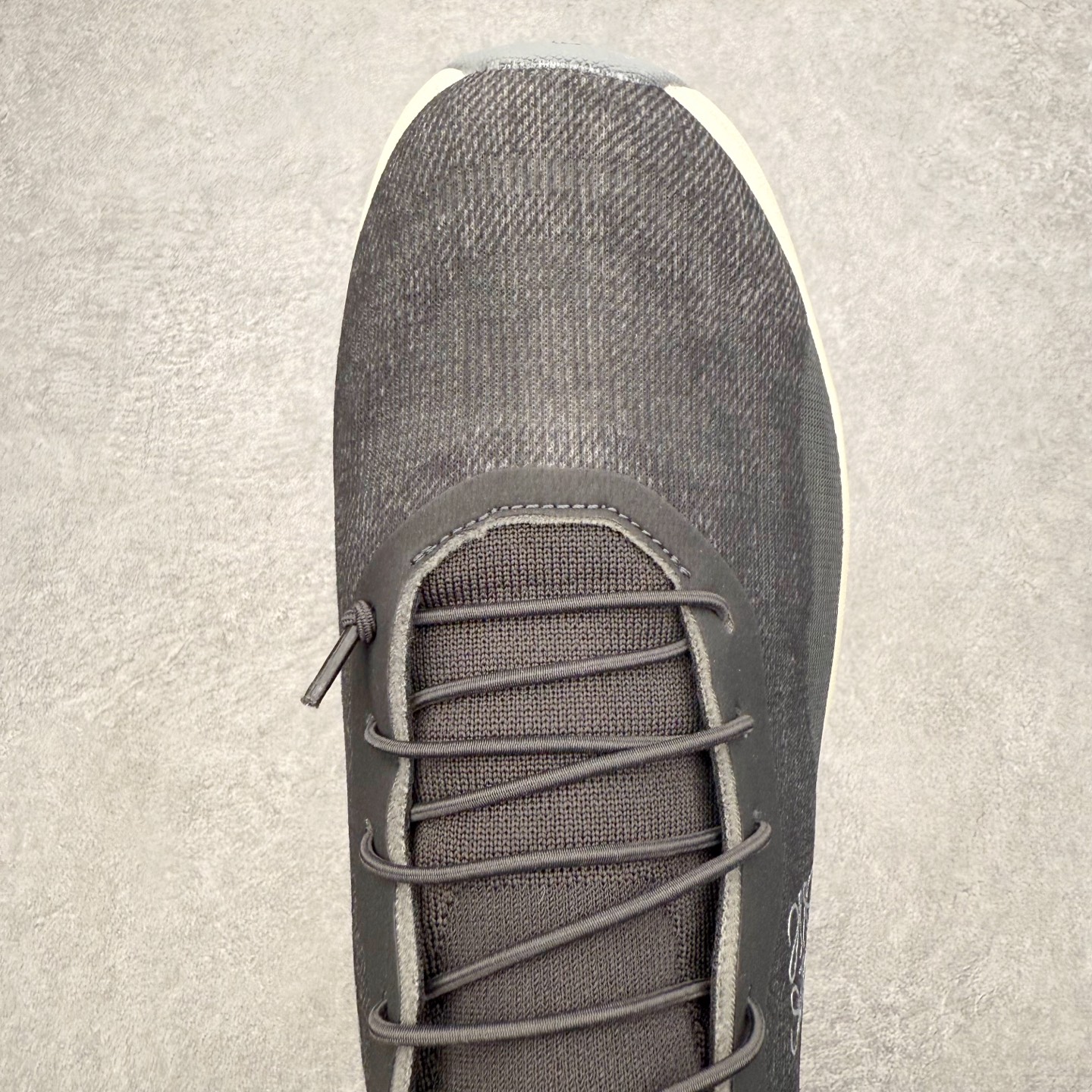 图片[4]-＃福利特价 LOEWE x On Cloudtilt 2.0 昂跑罗意威联名 圆头系带生活休闲鞋 此运动品牌 开创于2010年 缓震着陆、强效回弹、轻柔质感的设计构思始终是ON研制关键 与此同时基于“为全球提供革新性的跑步感受”信念 陆续推出了多款跑鞋及其以专业运动人体跑步工程学为设计关键的功能性跑步服饰设备 让跑者不费力气地畅快畅跑 尺码：36 36.5 37.5 38 38.5 39 40 40.5 41 42 42.5 43 44 44.5 45-选品中心