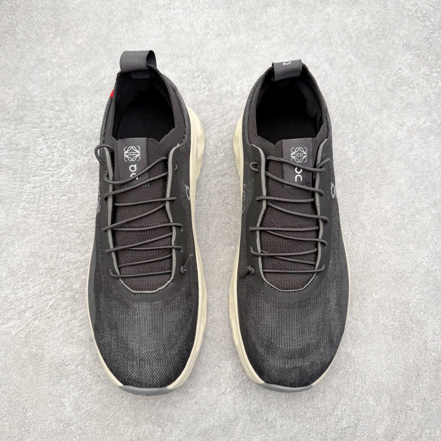 图片[2]-＃福利特价 LOEWE x On Cloudtilt 2.0 昂跑罗意威联名 圆头系带生活休闲鞋 此运动品牌 开创于2010年 缓震着陆、强效回弹、轻柔质感的设计构思始终是ON研制关键 与此同时基于“为全球提供革新性的跑步感受”信念 陆续推出了多款跑鞋及其以专业运动人体跑步工程学为设计关键的功能性跑步服饰设备 让跑者不费力气地畅快畅跑 尺码：36 36.5 37.5 38 38.5 39 40 40.5 41 42 42.5 43 44 44.5 45-选品中心