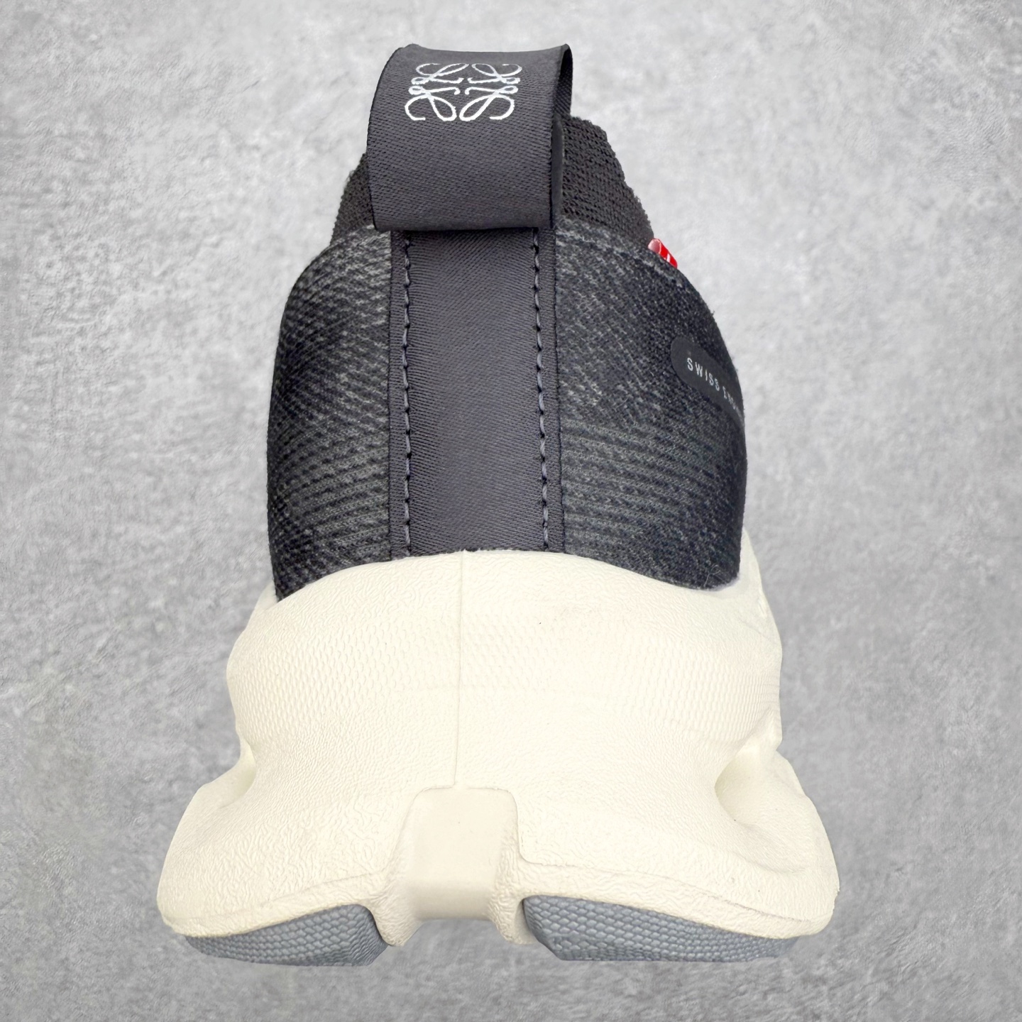 图片[8]-＃福利特价 LOEWE x On Cloudtilt 2.0 昂跑罗意威联名 圆头系带生活休闲鞋 此运动品牌 开创于2010年 缓震着陆、强效回弹、轻柔质感的设计构思始终是ON研制关键 与此同时基于“为全球提供革新性的跑步感受”信念 陆续推出了多款跑鞋及其以专业运动人体跑步工程学为设计关键的功能性跑步服饰设备 让跑者不费力气地畅快畅跑 尺码：36 36.5 37.5 38 38.5 39 40 40.5 41 42 42.5 43 44 44.5 45-选品中心