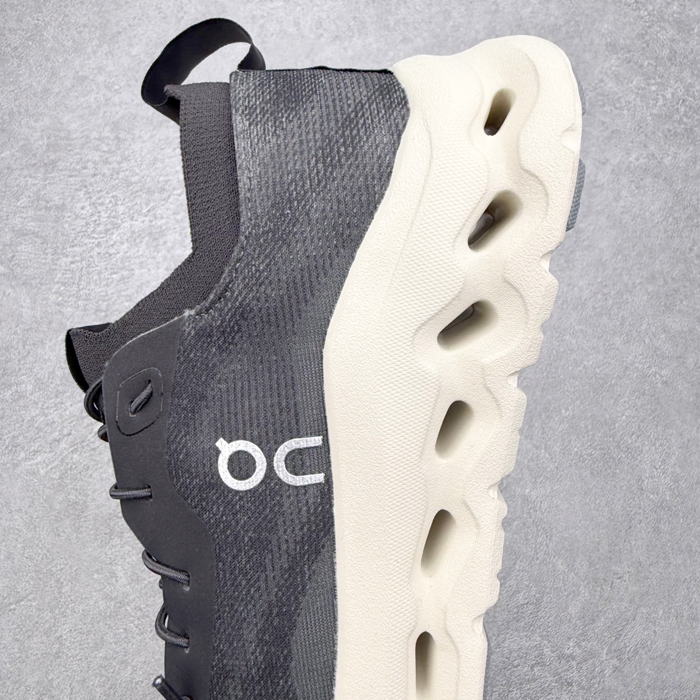 图片[7]-＃福利特价 LOEWE x On Cloudtilt 2.0 昂跑罗意威联名 圆头系带生活休闲鞋 此运动品牌 开创于2010年 缓震着陆、强效回弹、轻柔质感的设计构思始终是ON研制关键 与此同时基于“为全球提供革新性的跑步感受”信念 陆续推出了多款跑鞋及其以专业运动人体跑步工程学为设计关键的功能性跑步服饰设备 让跑者不费力气地畅快畅跑 尺码：36 36.5 37.5 38 38.5 39 40 40.5 41 42 42.5 43 44 44.5 45-选品中心