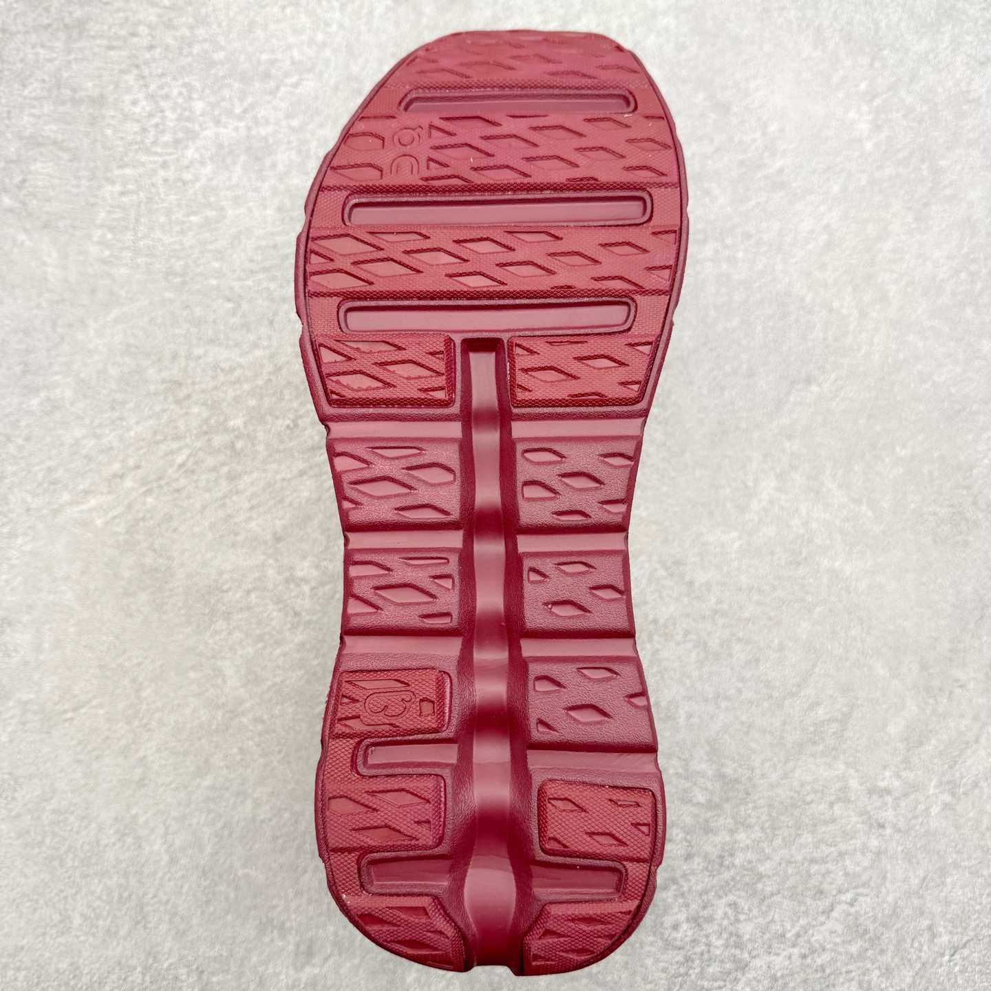 图片[9]-＃福利特价 LOEWE x On Cloudtilt 2.0 昂跑罗意威联名 圆头系带生活休闲鞋 此运动品牌 开创于2010年 缓震着陆、强效回弹、轻柔质感的设计构思始终是ON研制关键 与此同时基于“为全球提供革新性的跑步感受”信念 陆续推出了多款跑鞋及其以专业运动人体跑步工程学为设计关键的功能性跑步服饰设备 让跑者不费力气地畅快畅跑 尺码：36 36.5 37.5 38 38.5 39 40 40.5 41 42 42.5 43 44 44.5 45-选品中心