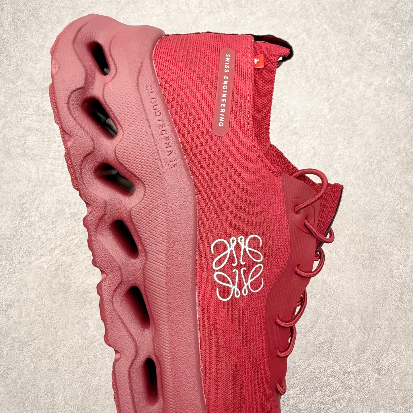 图片[6]-＃福利特价 LOEWE x On Cloudtilt 2.0 昂跑罗意威联名 圆头系带生活休闲鞋 此运动品牌 开创于2010年 缓震着陆、强效回弹、轻柔质感的设计构思始终是ON研制关键 与此同时基于“为全球提供革新性的跑步感受”信念 陆续推出了多款跑鞋及其以专业运动人体跑步工程学为设计关键的功能性跑步服饰设备 让跑者不费力气地畅快畅跑 尺码：36 36.5 37.5 38 38.5 39 40 40.5 41 42 42.5 43 44 44.5 45-选品中心