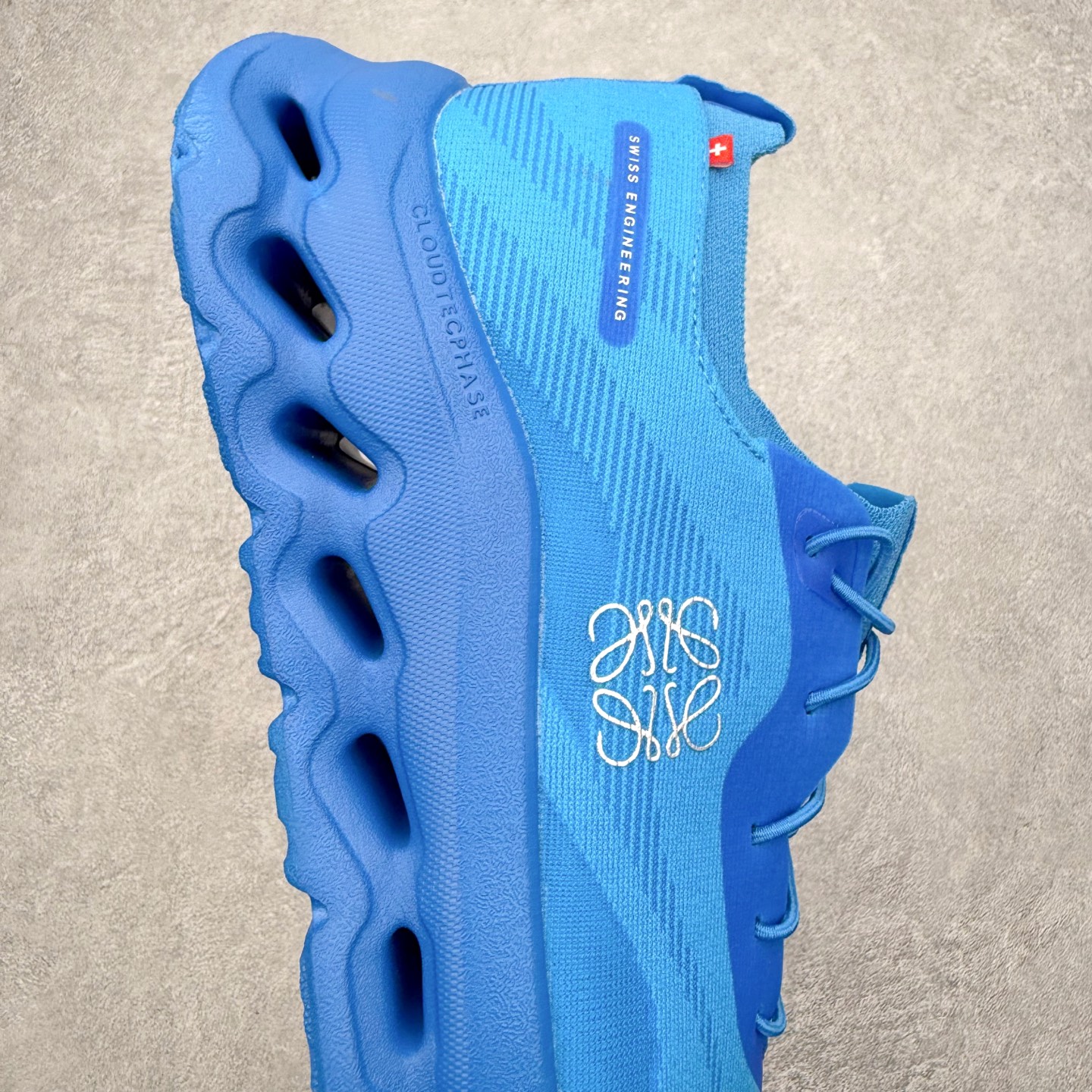 图片[6]-＃福利特价 LOEWE x On Cloudtilt 2.0 昂跑罗意威联名 圆头系带生活休闲鞋 此运动品牌 开创于2010年 缓震着陆、强效回弹、轻柔质感的设计构思始终是ON研制关键 与此同时基于“为全球提供革新性的跑步感受”信念 陆续推出了多款跑鞋及其以专业运动人体跑步工程学为设计关键的功能性跑步服饰设备 让跑者不费力气地畅快畅跑 尺码：36 36.5 37.5 38 38.5 39 40 40.5 41 42 42.5 43 44 44.5 45-选品中心