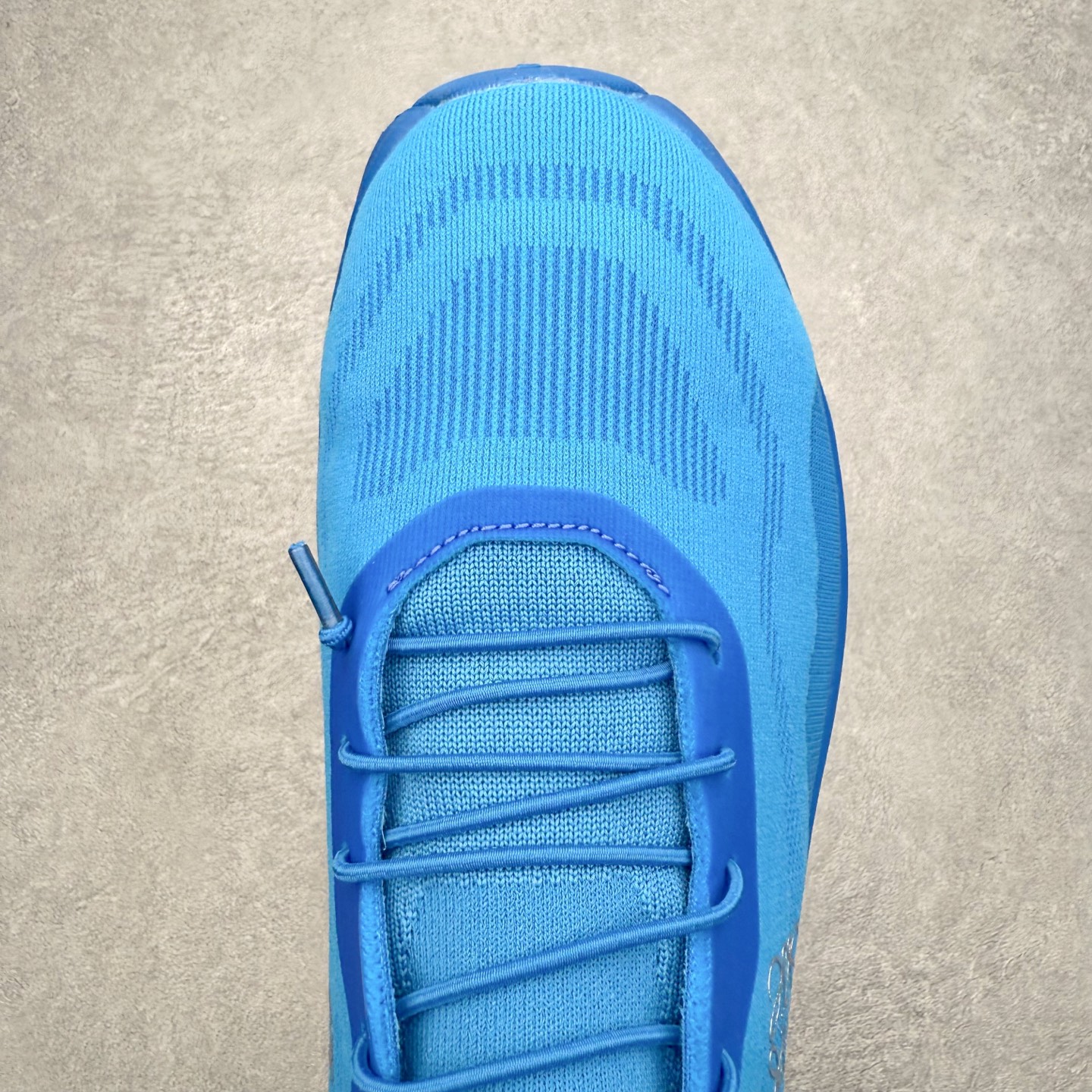 图片[4]-＃福利特价 LOEWE x On Cloudtilt 2.0 昂跑罗意威联名 圆头系带生活休闲鞋 此运动品牌 开创于2010年 缓震着陆、强效回弹、轻柔质感的设计构思始终是ON研制关键 与此同时基于“为全球提供革新性的跑步感受”信念 陆续推出了多款跑鞋及其以专业运动人体跑步工程学为设计关键的功能性跑步服饰设备 让跑者不费力气地畅快畅跑 尺码：36 36.5 37.5 38 38.5 39 40 40.5 41 42 42.5 43 44 44.5 45-选品中心