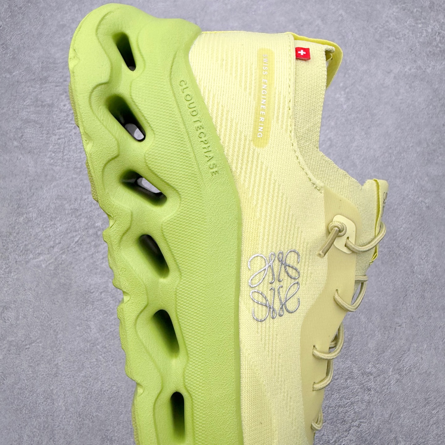 图片[6]-＃福利特价 LOEWE x On Cloudtilt 2.0 昂跑罗意威联名 圆头系带生活休闲鞋 此运动品牌 开创于2010年 缓震着陆、强效回弹、轻柔质感的设计构思始终是ON研制关键 与此同时基于“为全球提供革新性的跑步感受”信念 陆续推出了多款跑鞋及其以专业运动人体跑步工程学为设计关键的功能性跑步服饰设备 让跑者不费力气地畅快畅跑 尺码：36 36.5 37.5 38 38.5 39 40 40.5 41 42 42.5 43 44 44.5 45-选品中心