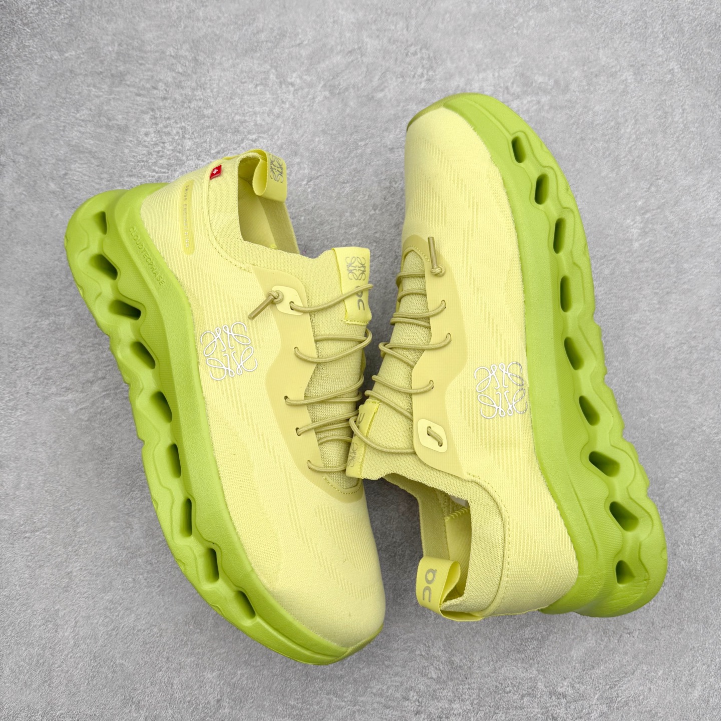 图片[3]-＃福利特价 LOEWE x On Cloudtilt 2.0 昂跑罗意威联名 圆头系带生活休闲鞋 此运动品牌 开创于2010年 缓震着陆、强效回弹、轻柔质感的设计构思始终是ON研制关键 与此同时基于“为全球提供革新性的跑步感受”信念 陆续推出了多款跑鞋及其以专业运动人体跑步工程学为设计关键的功能性跑步服饰设备 让跑者不费力气地畅快畅跑 尺码：36 36.5 37.5 38 38.5 39 40 40.5 41 42 42.5 43 44 44.5 45-选品中心