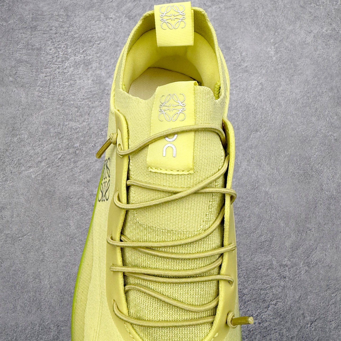 图片[5]-＃福利特价 LOEWE x On Cloudtilt 2.0 昂跑罗意威联名 圆头系带生活休闲鞋 此运动品牌 开创于2010年 缓震着陆、强效回弹、轻柔质感的设计构思始终是ON研制关键 与此同时基于“为全球提供革新性的跑步感受”信念 陆续推出了多款跑鞋及其以专业运动人体跑步工程学为设计关键的功能性跑步服饰设备 让跑者不费力气地畅快畅跑 尺码：36 36.5 37.5 38 38.5 39 40 40.5 41 42 42.5 43 44 44.5 45-选品中心