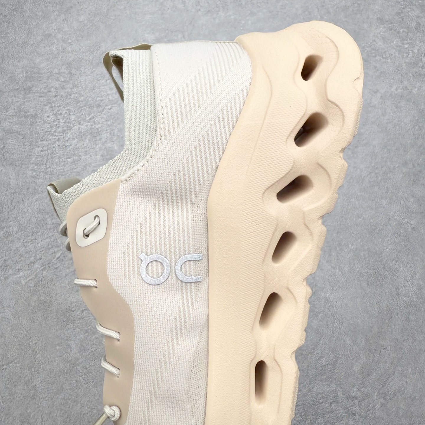 图片[7]-＃福利特价 LOEWE x On Cloudtilt 2.0 昂跑罗意威联名 圆头系带生活休闲鞋 此运动品牌 开创于2010年 缓震着陆、强效回弹、轻柔质感的设计构思始终是ON研制关键 与此同时基于“为全球提供革新性的跑步感受”信念 陆续推出了多款跑鞋及其以专业运动人体跑步工程学为设计关键的功能性跑步服饰设备 让跑者不费力气地畅快畅跑 尺码：36 36.5 37.5 38 38.5 39 40 40.5 41 42 42.5 43 44 44.5 45-选品中心