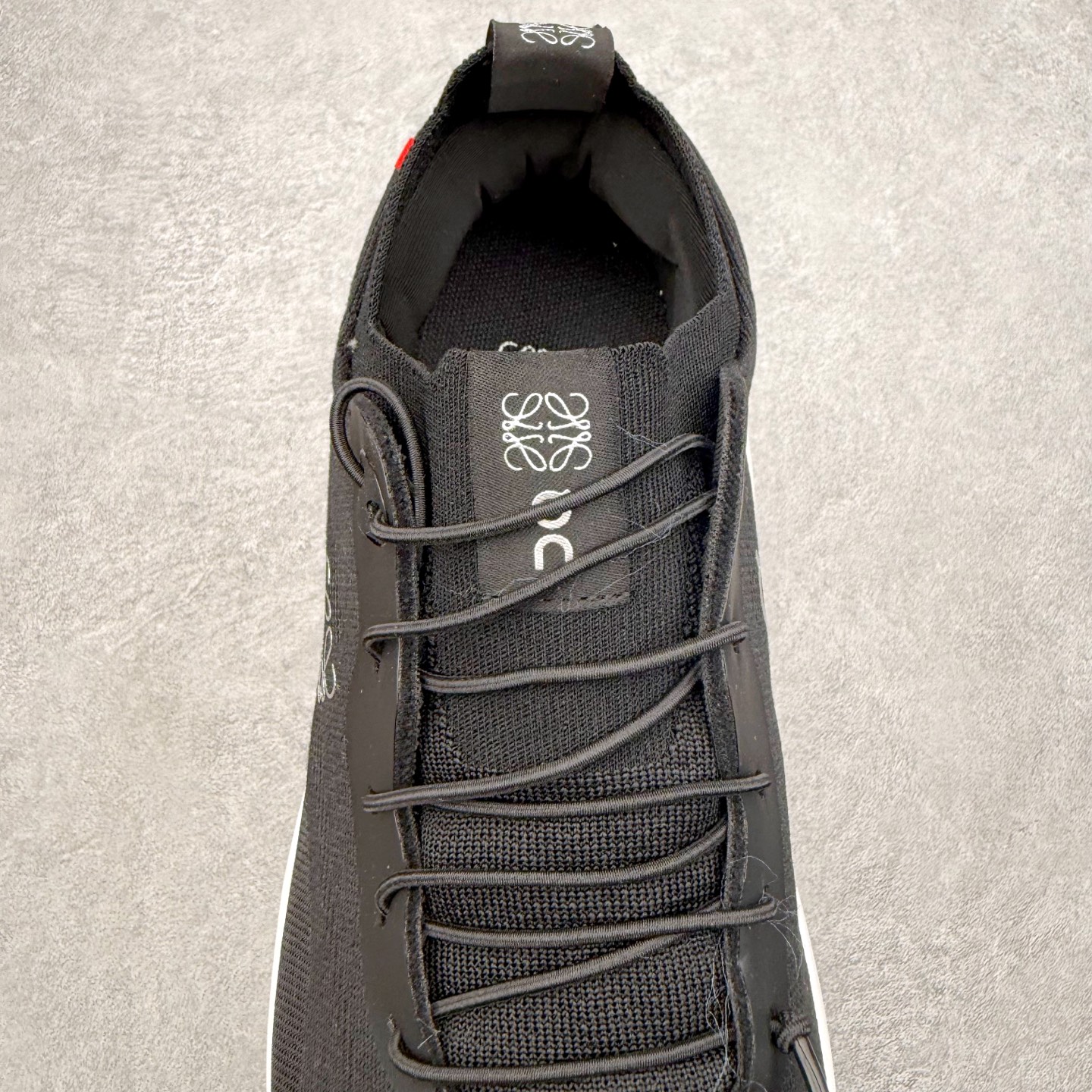 图片[5]-＃福利特价 LOEWE x On Cloudtilt 2.0 昂跑罗意威联名 圆头系带生活休闲鞋 此运动品牌 开创于2010年 缓震着陆、强效回弹、轻柔质感的设计构思始终是ON研制关键 与此同时基于“为全球提供革新性的跑步感受”信念 陆续推出了多款跑鞋及其以专业运动人体跑步工程学为设计关键的功能性跑步服饰设备 让跑者不费力气地畅快畅跑 尺码：36 36.5 37.5 38 38.5 39 40 40.5 41 42 42.5 43 44 44.5 45-选品中心