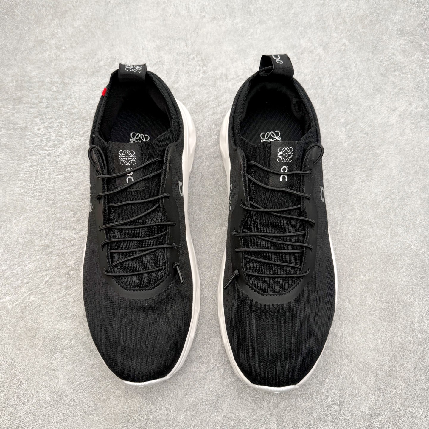 图片[2]-＃福利特价 LOEWE x On Cloudtilt 2.0 昂跑罗意威联名 圆头系带生活休闲鞋 此运动品牌 开创于2010年 缓震着陆、强效回弹、轻柔质感的设计构思始终是ON研制关键 与此同时基于“为全球提供革新性的跑步感受”信念 陆续推出了多款跑鞋及其以专业运动人体跑步工程学为设计关键的功能性跑步服饰设备 让跑者不费力气地畅快畅跑 尺码：36 36.5 37.5 38 38.5 39 40 40.5 41 42 42.5 43 44 44.5 45-选品中心