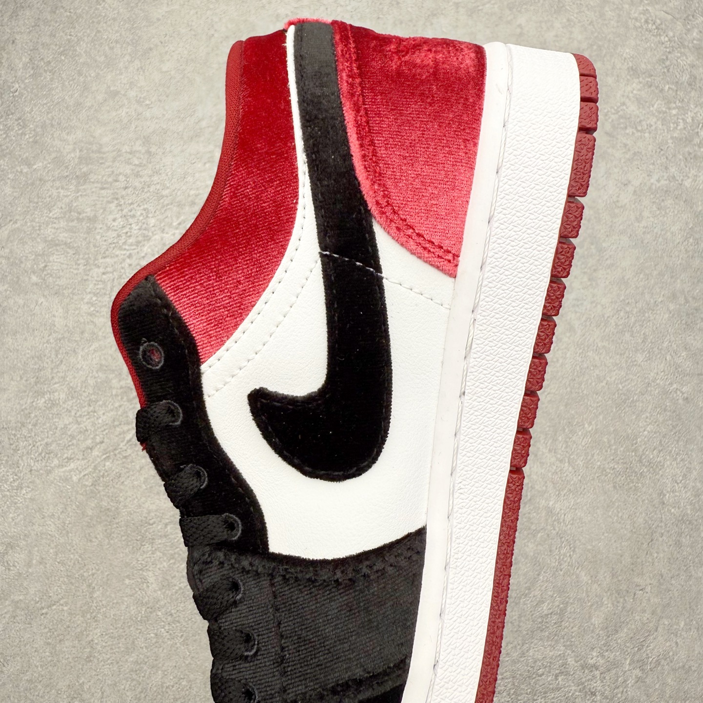 图片[7]-＃K版 Air Jordan AJ1 Low 低帮 FZ3242-001 全新流水线出品 DT版本唯一平替选择 市场第二梯队最强版 全部原鞋开发 原楦原纸板开发 全鞋电脑针车 原厂内置全掌气垫 原盒内在原标 唯一Zp原版鞋带绑法 免检产品 全新2022版型 全头层皮料 完美零毛边处理 原厂配置全掌气垫 价格定位良心 几十个配色陆续出货 实拍调校N版已经零色差零失真 百分百还原实物色彩所见即所得 不存在货不对板色差等低级问题 选购参考实物拍摄 不混卖不参货 只用心做好货严格选品 承诺混一赔十 尺码：36 36.5 37.5 38 38.5 39 40 40.5 41 42 42.5 43 44 44.5 45-选品中心