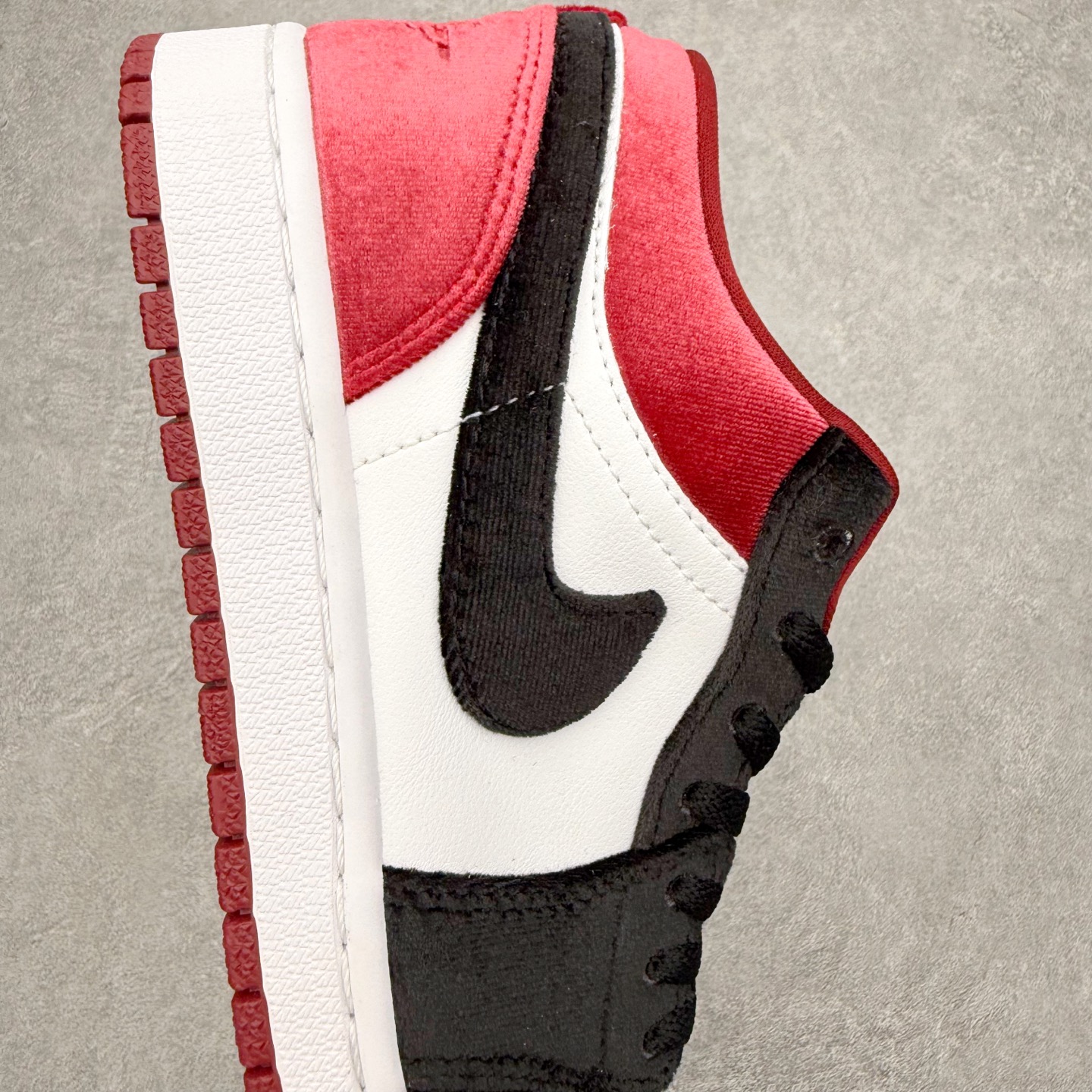 图片[6]-＃K版 Air Jordan AJ1 Low 低帮 FZ3242-001 全新流水线出品 DT版本唯一平替选择 市场第二梯队最强版 全部原鞋开发 原楦原纸板开发 全鞋电脑针车 原厂内置全掌气垫 原盒内在原标 唯一Zp原版鞋带绑法 免检产品 全新2022版型 全头层皮料 完美零毛边处理 原厂配置全掌气垫 价格定位良心 几十个配色陆续出货 实拍调校N版已经零色差零失真 百分百还原实物色彩所见即所得 不存在货不对板色差等低级问题 选购参考实物拍摄 不混卖不参货 只用心做好货严格选品 承诺混一赔十 尺码：36 36.5 37.5 38 38.5 39 40 40.5 41 42 42.5 43 44 44.5 45-选品中心