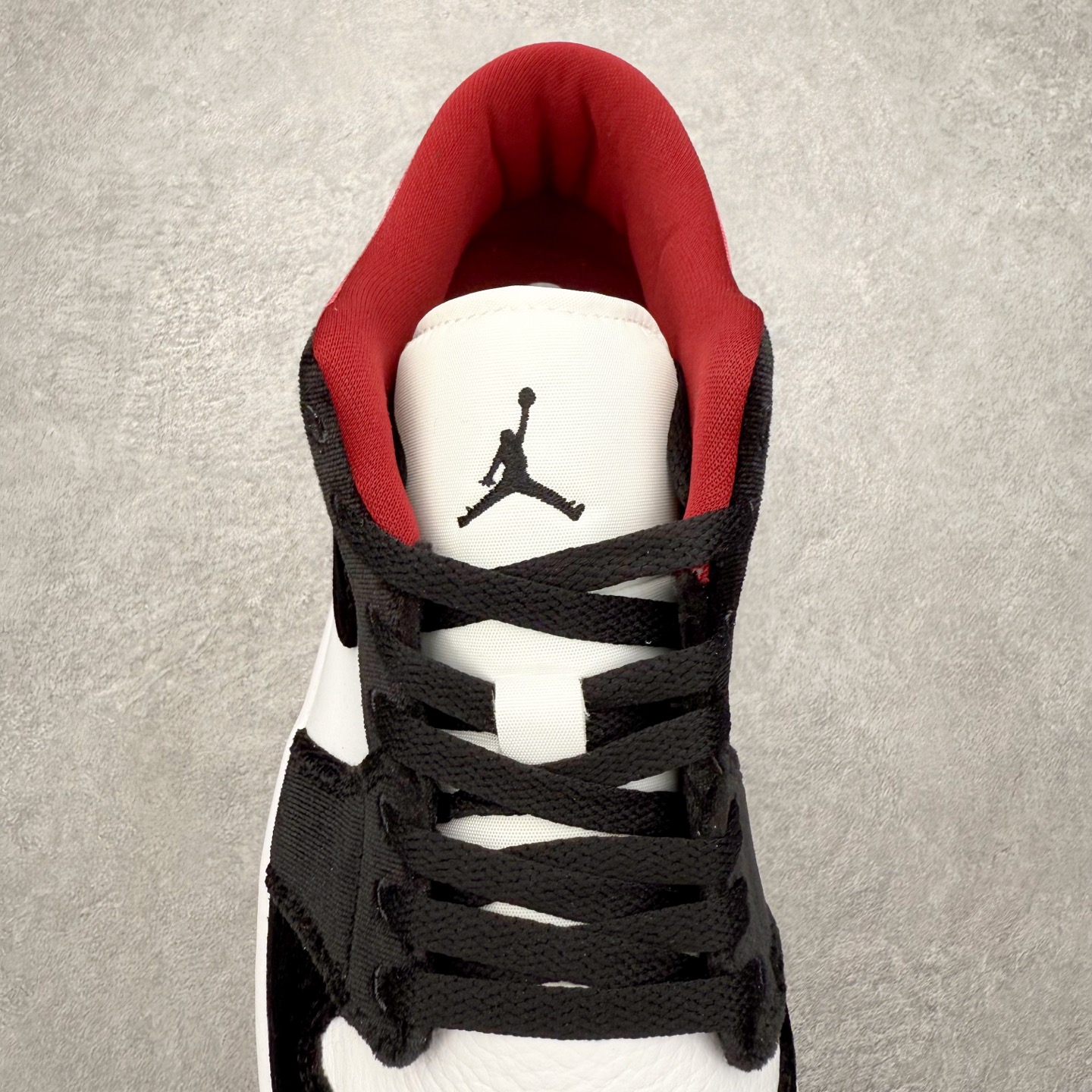 图片[5]-＃K版 Air Jordan AJ1 Low 低帮 FZ3242-001 全新流水线出品 DT版本唯一平替选择 市场第二梯队最强版 全部原鞋开发 原楦原纸板开发 全鞋电脑针车 原厂内置全掌气垫 原盒内在原标 唯一Zp原版鞋带绑法 免检产品 全新2022版型 全头层皮料 完美零毛边处理 原厂配置全掌气垫 价格定位良心 几十个配色陆续出货 实拍调校N版已经零色差零失真 百分百还原实物色彩所见即所得 不存在货不对板色差等低级问题 选购参考实物拍摄 不混卖不参货 只用心做好货严格选品 承诺混一赔十 尺码：36 36.5 37.5 38 38.5 39 40 40.5 41 42 42.5 43 44 44.5 45-选品中心