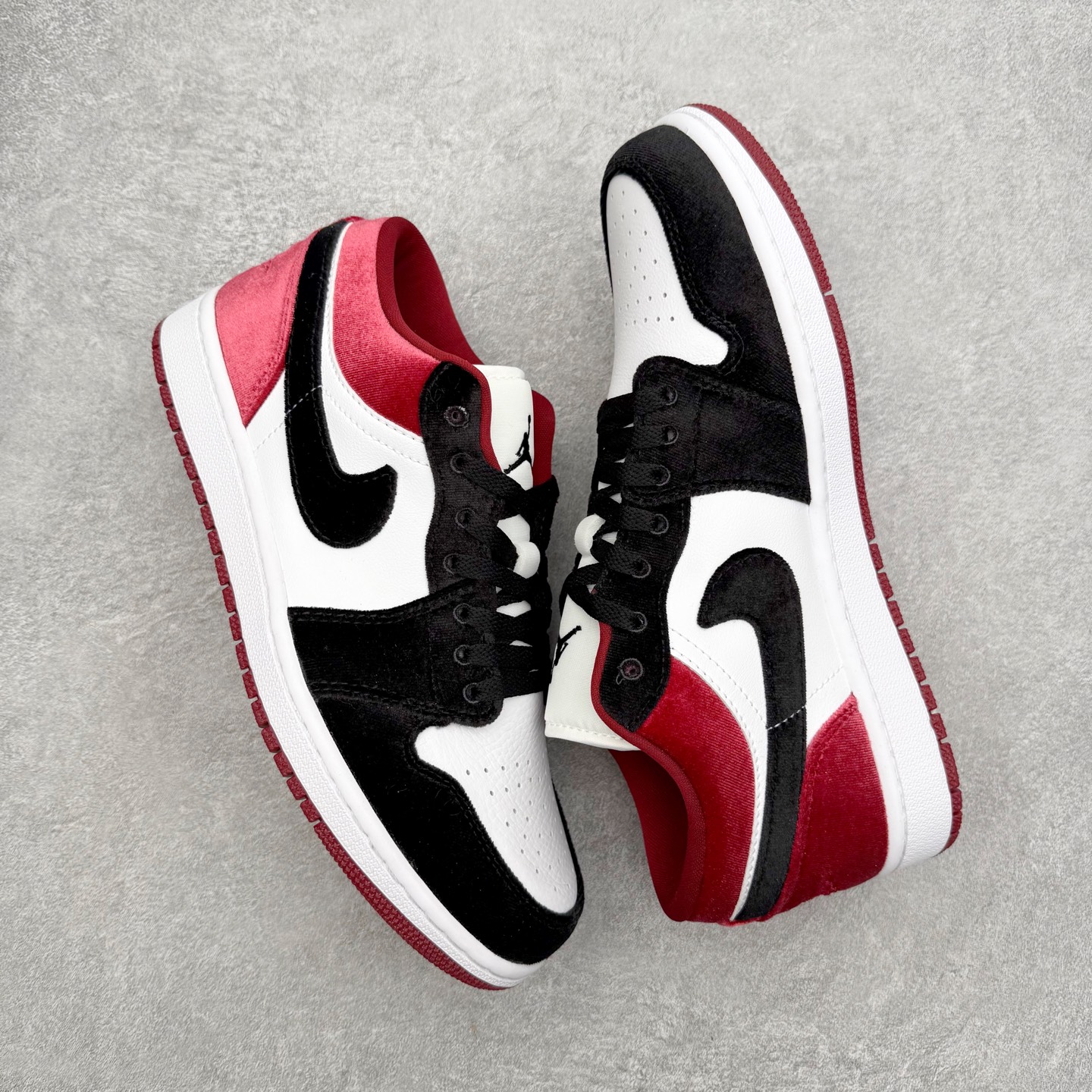 图片[3]-＃K版 Air Jordan AJ1 Low 低帮 FZ3242-001 全新流水线出品 DT版本唯一平替选择 市场第二梯队最强版 全部原鞋开发 原楦原纸板开发 全鞋电脑针车 原厂内置全掌气垫 原盒内在原标 唯一Zp原版鞋带绑法 免检产品 全新2022版型 全头层皮料 完美零毛边处理 原厂配置全掌气垫 价格定位良心 几十个配色陆续出货 实拍调校N版已经零色差零失真 百分百还原实物色彩所见即所得 不存在货不对板色差等低级问题 选购参考实物拍摄 不混卖不参货 只用心做好货严格选品 承诺混一赔十 尺码：36 36.5 37.5 38 38.5 39 40 40.5 41 42 42.5 43 44 44.5 45-选品中心