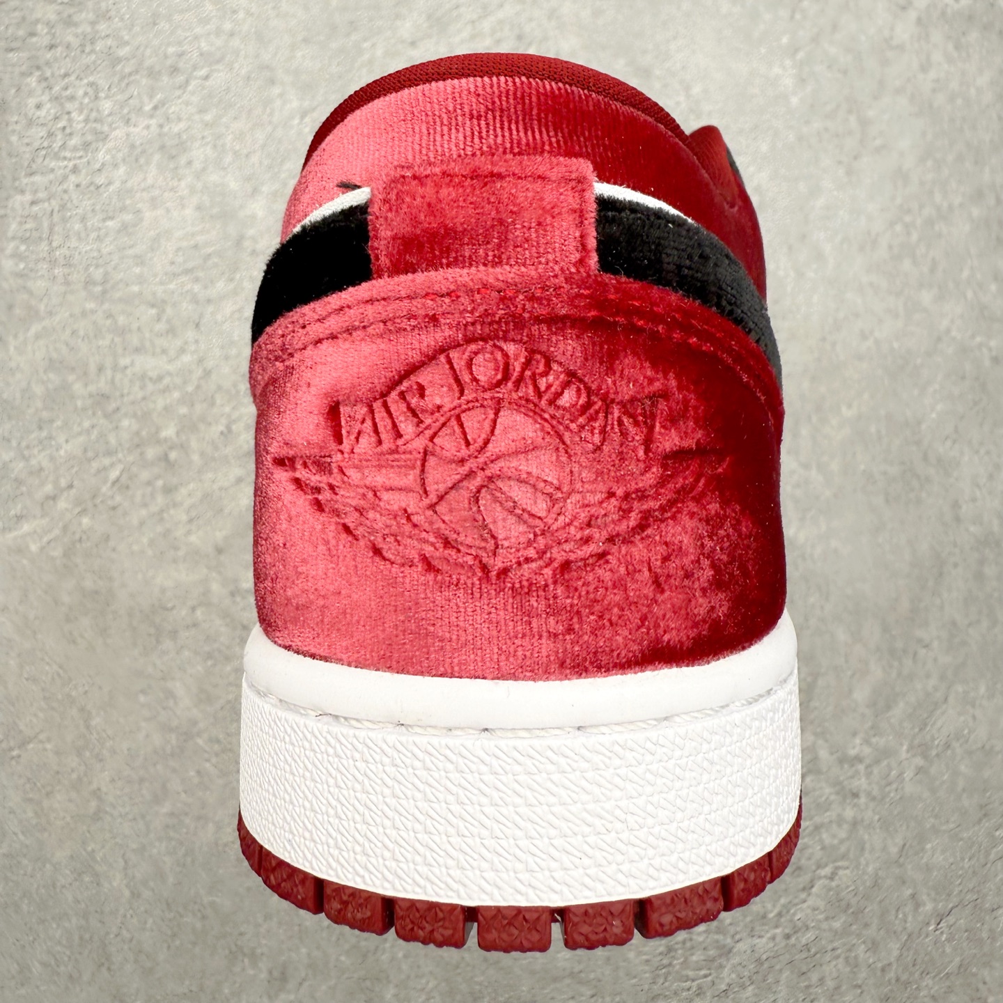 图片[8]-＃K版 Air Jordan AJ1 Low 低帮 FZ3242-001 全新流水线出品 DT版本唯一平替选择 市场第二梯队最强版 全部原鞋开发 原楦原纸板开发 全鞋电脑针车 原厂内置全掌气垫 原盒内在原标 唯一Zp原版鞋带绑法 免检产品 全新2022版型 全头层皮料 完美零毛边处理 原厂配置全掌气垫 价格定位良心 几十个配色陆续出货 实拍调校N版已经零色差零失真 百分百还原实物色彩所见即所得 不存在货不对板色差等低级问题 选购参考实物拍摄 不混卖不参货 只用心做好货严格选品 承诺混一赔十 尺码：36 36.5 37.5 38 38.5 39 40 40.5 41 42 42.5 43 44 44.5 45-选品中心