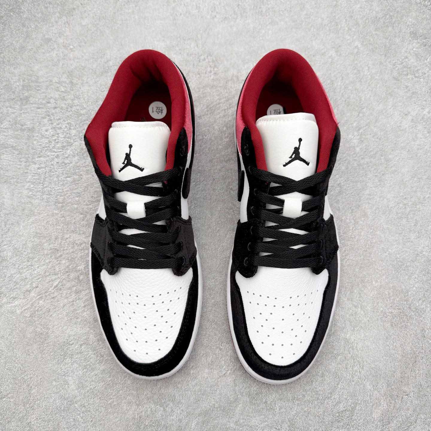 图片[2]-＃K版 Air Jordan AJ1 Low 低帮 FZ3242-001 全新流水线出品 DT版本唯一平替选择 市场第二梯队最强版 全部原鞋开发 原楦原纸板开发 全鞋电脑针车 原厂内置全掌气垫 原盒内在原标 唯一Zp原版鞋带绑法 免检产品 全新2022版型 全头层皮料 完美零毛边处理 原厂配置全掌气垫 价格定位良心 几十个配色陆续出货 实拍调校N版已经零色差零失真 百分百还原实物色彩所见即所得 不存在货不对板色差等低级问题 选购参考实物拍摄 不混卖不参货 只用心做好货严格选品 承诺混一赔十 尺码：36 36.5 37.5 38 38.5 39 40 40.5 41 42 42.5 43 44 44.5 45-选品中心