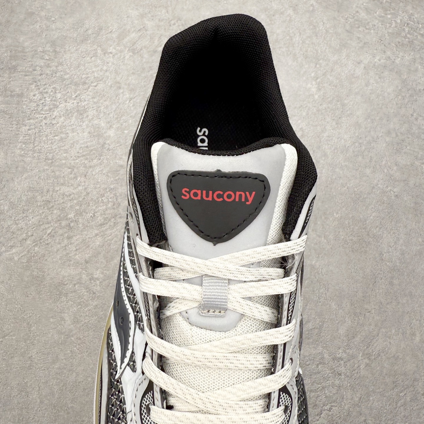 图片[5]-Saucony ProGrid Omni 索康尼全擎9舒适柔软跑步鞋 男女同款 Saucony（索康尼）是创建于1898年的百年跑步运动品牌，专注于跑步装备的设计、研发和制造，追求跑鞋的极致舒适，让跑者感受愉悦体验，不断突破，创造更多的人生 实拍调校N版已经零色差零失真 百分百还原实物色彩所见即所得 不存在货不对板色差等低级问题 选购参考实物拍摄 不混卖不参货 只用心做好货严格选品 承诺混一赔十 尺码：36 36.5 37.5 38 38.5 39 40 40.5 41 42 42.5 43 44 44.5 45-选品中心