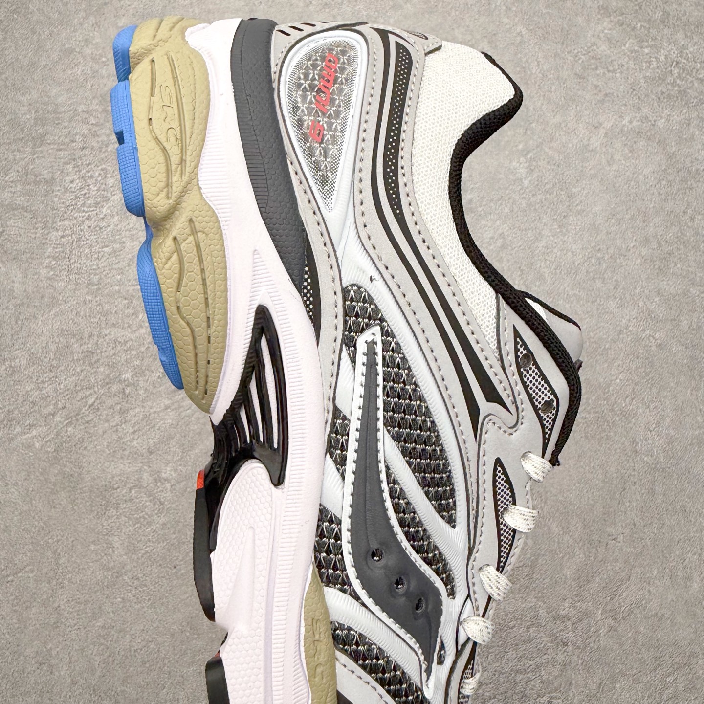 图片[6]-Saucony ProGrid Omni 索康尼全擎9舒适柔软跑步鞋 男女同款 Saucony（索康尼）是创建于1898年的百年跑步运动品牌，专注于跑步装备的设计、研发和制造，追求跑鞋的极致舒适，让跑者感受愉悦体验，不断突破，创造更多的人生 实拍调校N版已经零色差零失真 百分百还原实物色彩所见即所得 不存在货不对板色差等低级问题 选购参考实物拍摄 不混卖不参货 只用心做好货严格选品 承诺混一赔十 尺码：36 36.5 37.5 38 38.5 39 40 40.5 41 42 42.5 43 44 44.5 45-选品中心