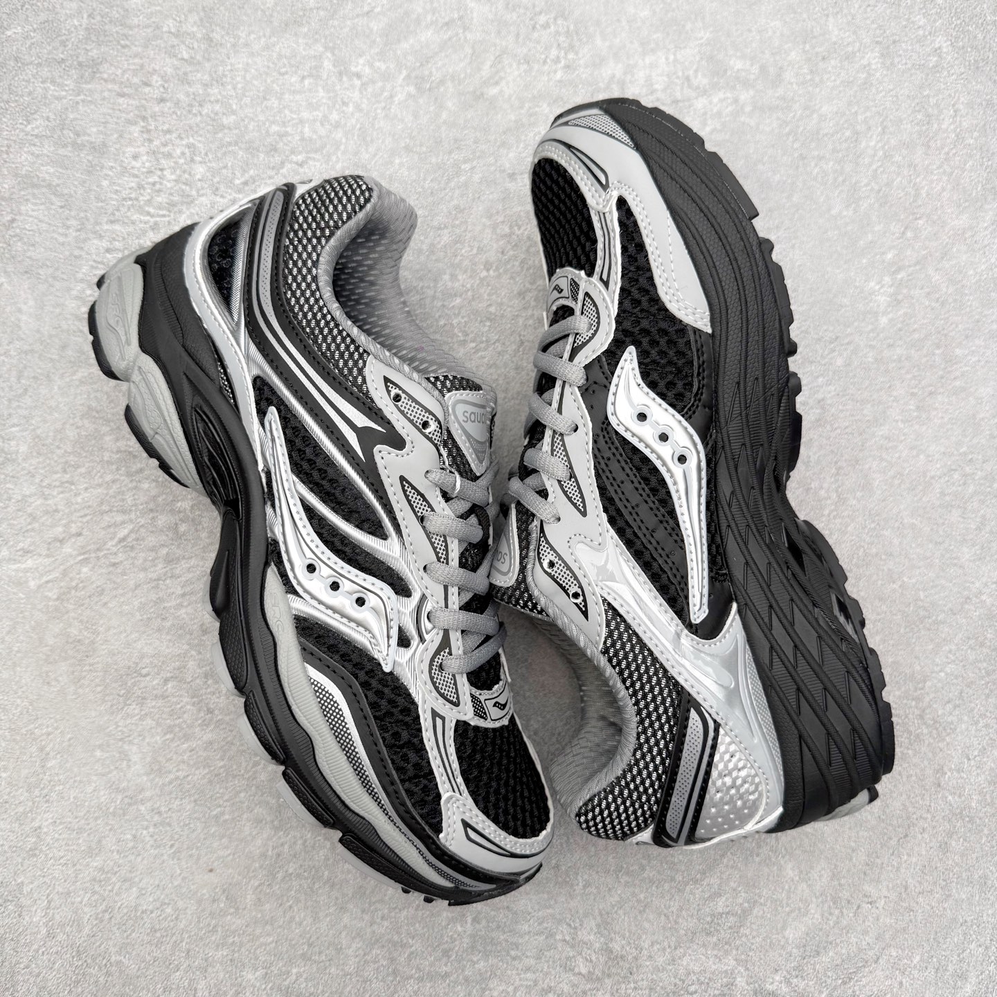 图片[3]-Saucony ProGrid Omni 索康尼全擎9舒适柔软跑步鞋 男女同款 Saucony（索康尼）是创建于1898年的百年跑步运动品牌，专注于跑步装备的设计、研发和制造，追求跑鞋的极致舒适，让跑者感受愉悦体验，不断突破，创造更多的人生 实拍调校N版已经零色差零失真 百分百还原实物色彩所见即所得 不存在货不对板色差等低级问题 选购参考实物拍摄 不混卖不参货 只用心做好货严格选品 承诺混一赔十 尺码：36 36.5 37.5 38 38.5 39 40 40.5 41 42 42.5 43 44 44.5 45-选品中心