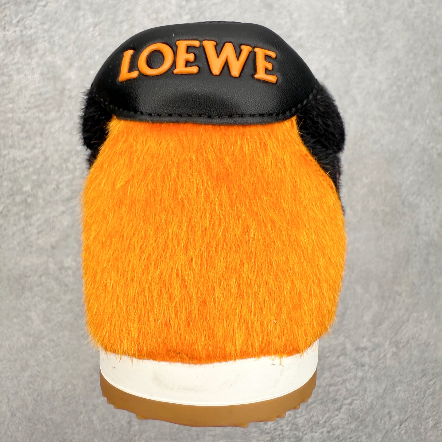 图片[8]-罗意威Loewe Ballet Runner 2.0 Sneakers 芭蕾舞2.0系列阿甘复古风德训薄底百搭休闲运动鞋 市面最高性价比 实体平台跑量 主打推荐好货 采用反绒牛皮革拼接头层皮饰片鞋面材质鞋身原装高密度防刮尼龙面料,极好柔软效果双层乳胶缓震鞋垫外部搭配轻量EVA缓震组合橡胶防滑片装外底不对称鞋头设计、袜状内部结构，轻盈橡胶外底延伸至鞋头 20 毫米鞋跟，附白色和同色系鞋带侧面饰有 L 徽标，鞋舌饰有压纹 Anagram 后跟标签饰有注塑橡胶 LOEWE 标志升级原楦型开发纸版全手工拉帮工艺成型 尺码：35 36 37 38 39 40 41 42 43 44 45-选品中心