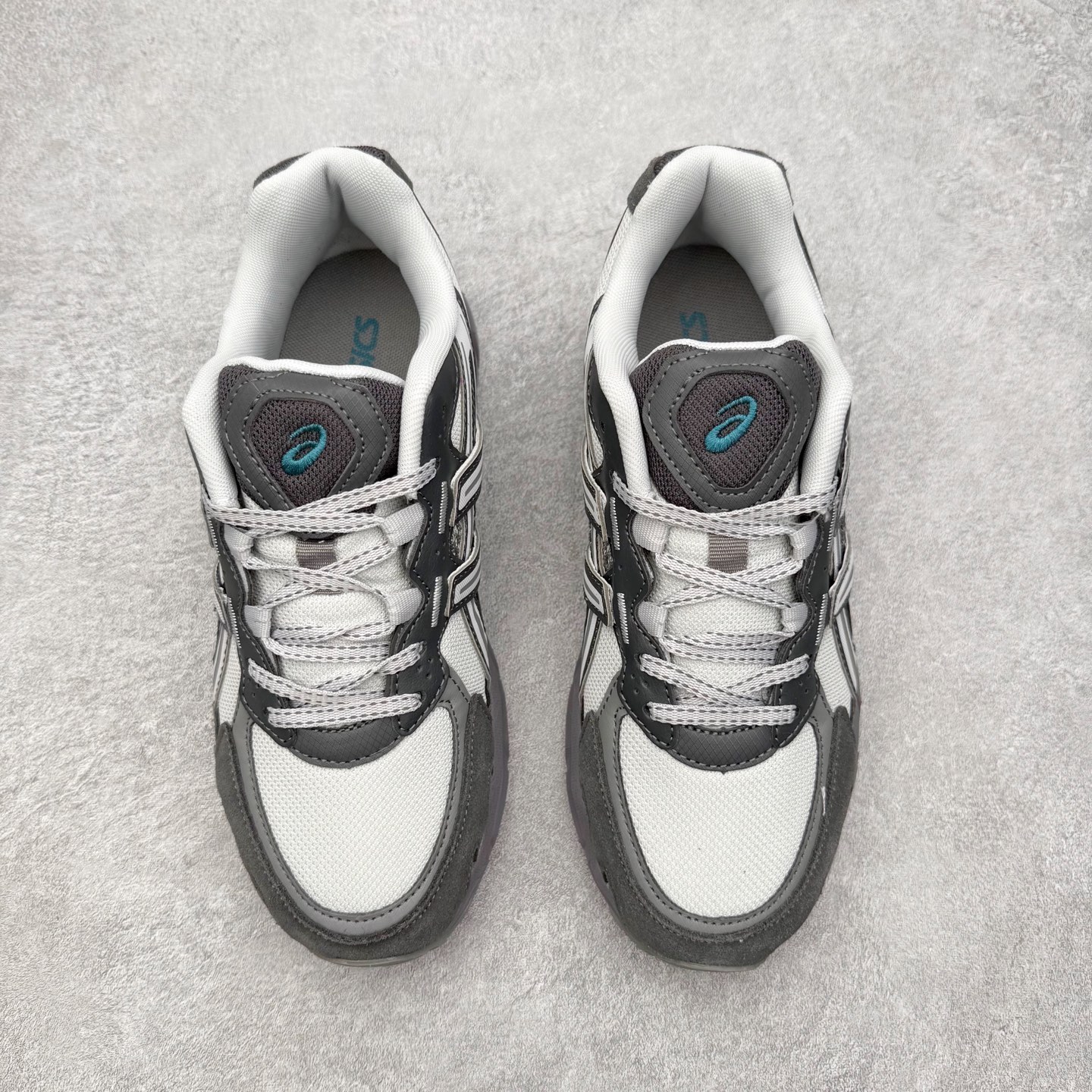 图片[2]-ASICS Gel-Sonoma TR62 出行 百搭通勤减震防滑 低帮 休闲训练跑步鞋 男女同款 ASICS（亚瑟士）是日本实业家鬼冢喜八郎创立的跑鞋运动品牌，名字想法源自著名的拉丁谚语“AnimaSana In Corpore Sano”，意为“健全的精神寓于强健的体魄”。正如其名字的含义，ASICS亚瑟士一直坚信保持身体的健康与活力是打造健康快乐的生活方式的最佳途径。亚瑟士的跑鞋、篮球鞋等系列集专业与美貌于一身，拥有极高的热度。2016年，ASICS在“2016年日本最佳全球品牌”排行榜名列第17名。尺码：36 37 37.5 38 39 39.5 40 40.5 41.5 42 42.5 43.5 44 45-选品中心