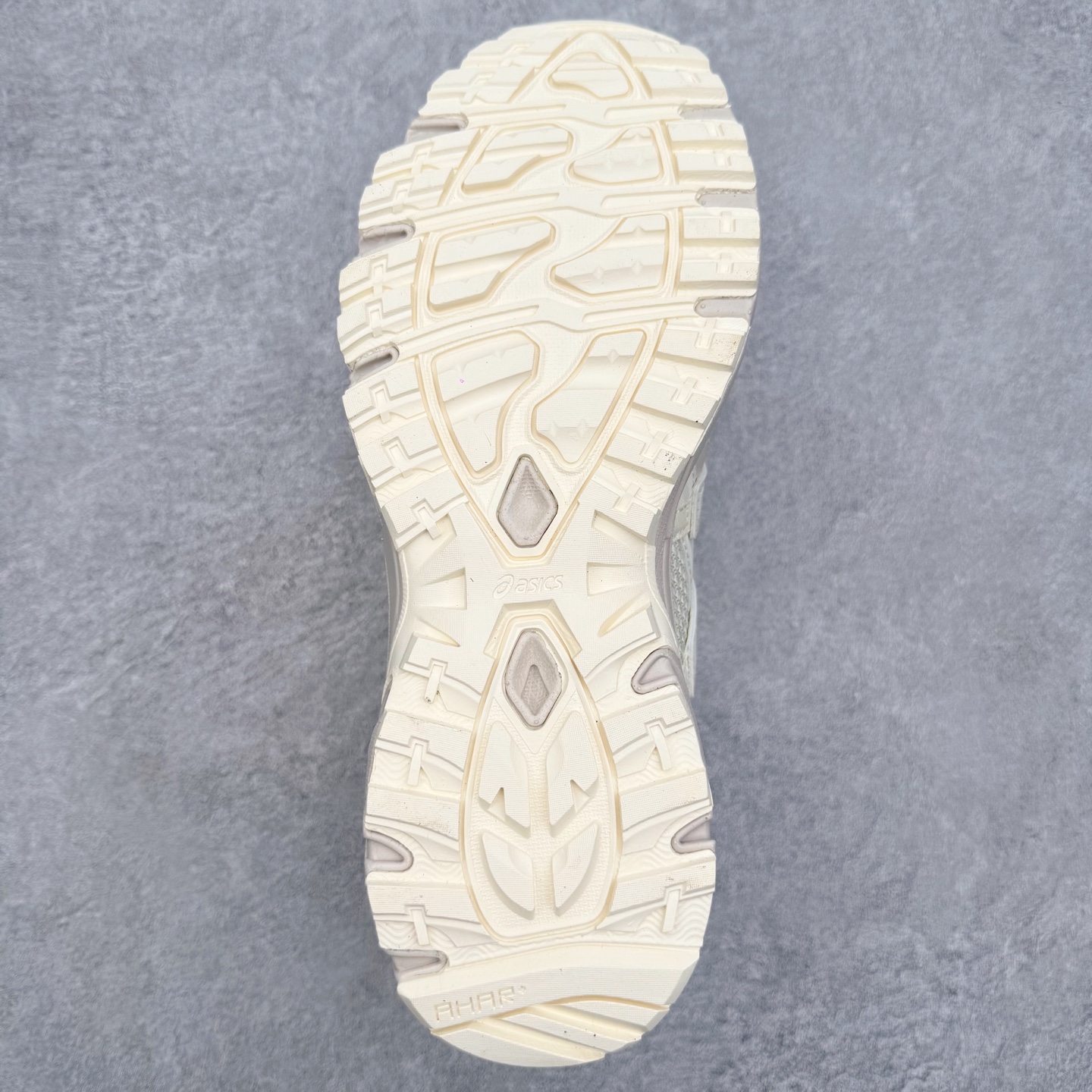 图片[9]-ASICS Gel-Sonoma TR62 出行 百搭通勤减震防滑 低帮 休闲训练跑步鞋 男女同款 ASICS（亚瑟士）是日本实业家鬼冢喜八郎创立的跑鞋运动品牌，名字想法源自著名的拉丁谚语“AnimaSana In Corpore Sano”，意为“健全的精神寓于强健的体魄”。正如其名字的含义，ASICS亚瑟士一直坚信保持身体的健康与活力是打造健康快乐的生活方式的最佳途径。亚瑟士的跑鞋、篮球鞋等系列集专业与美貌于一身，拥有极高的热度。2016年，ASICS在“2016年日本最佳全球品牌”排行榜名列第17名。尺码：36 37 37.5 38 39 39.5 40 40.5 41.5 42 42.5 43.5 44 45-选品中心